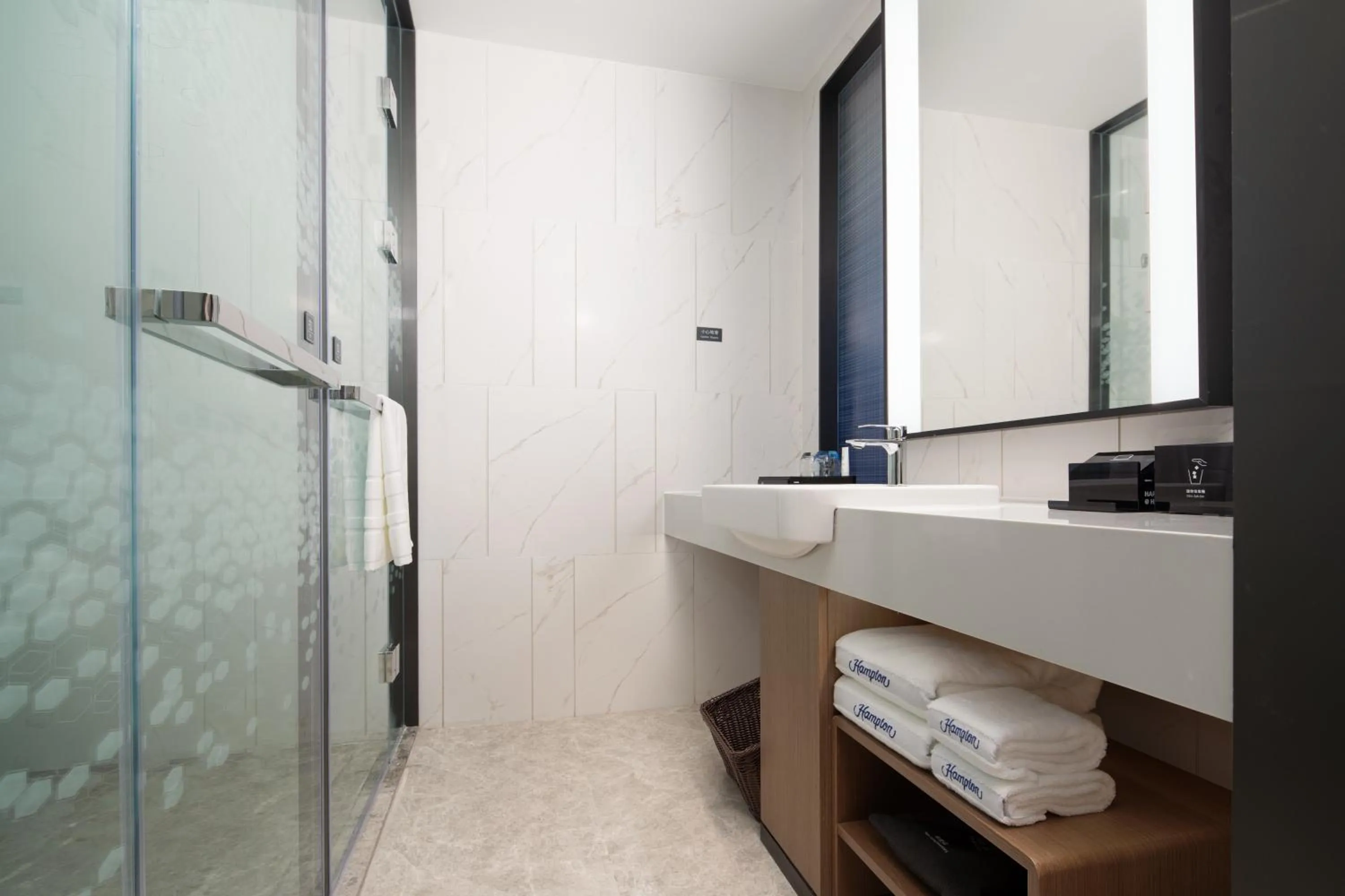 Bathroom in Hilton by Hampton Chengdu North Railway Station