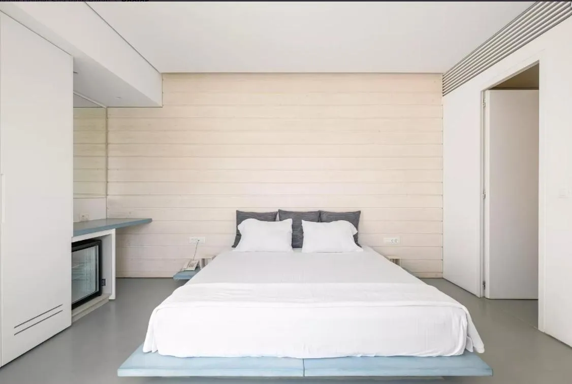 Bed in Relux Ios Hotel