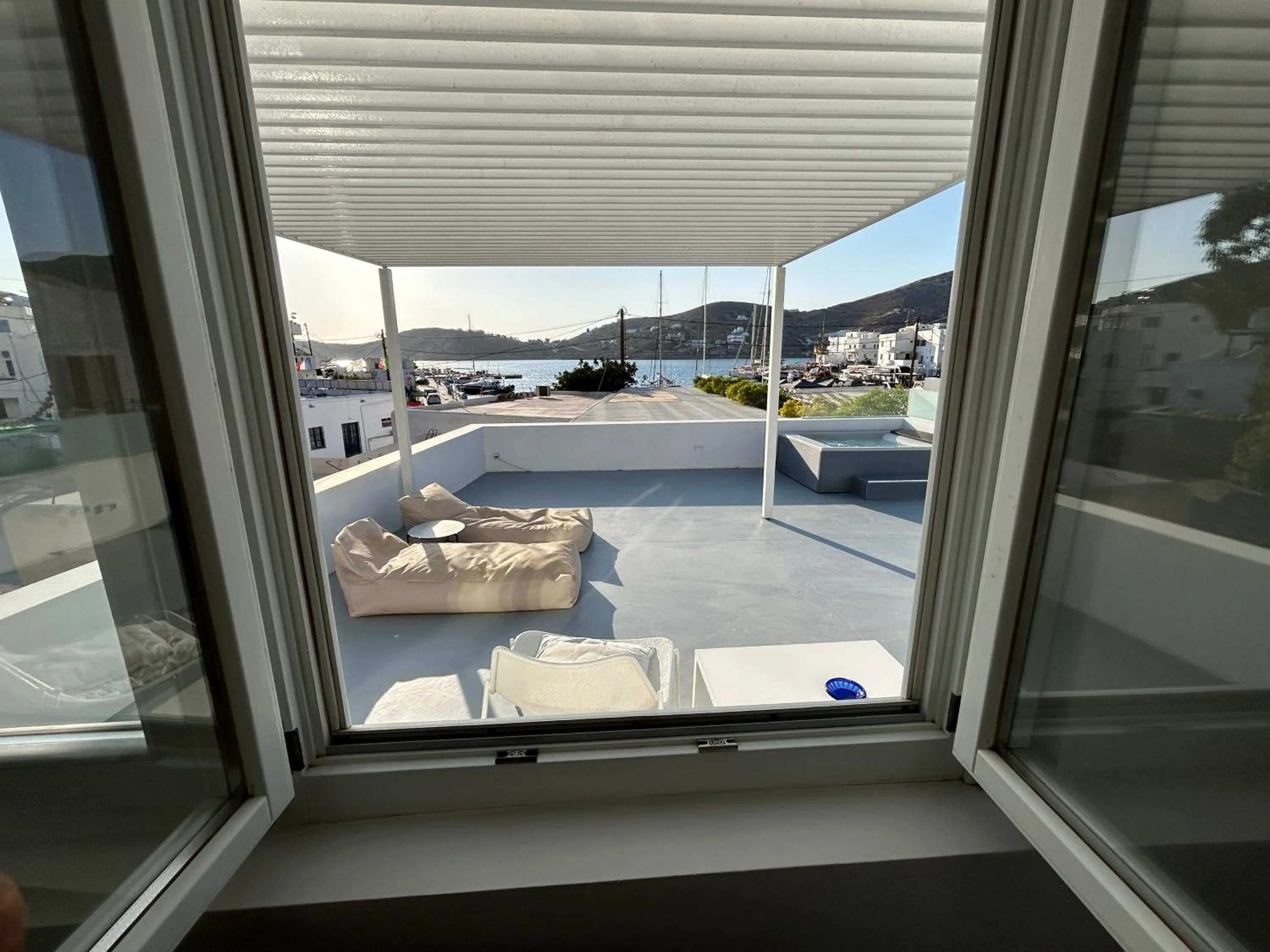 Living room in Relux Ios Hotel