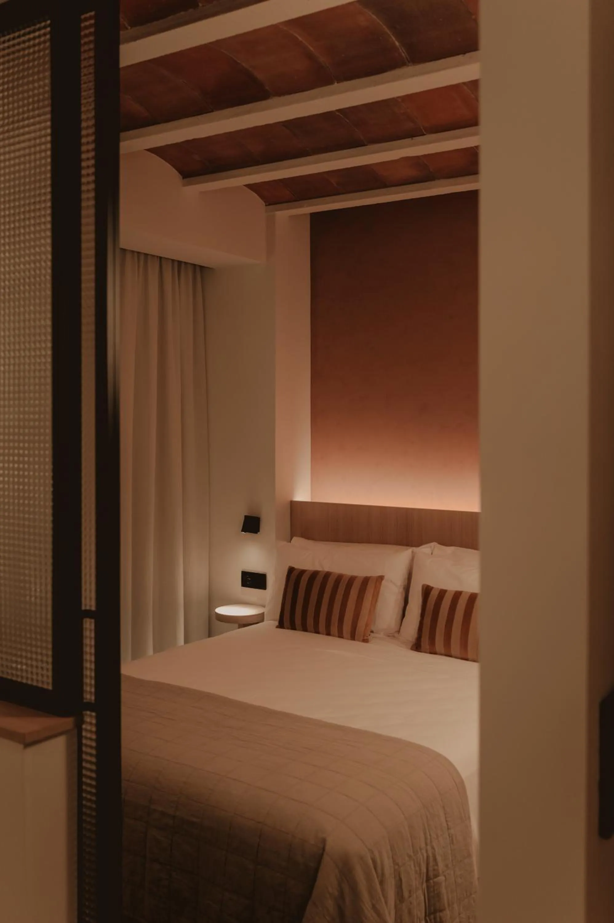 Bedroom, Bed in Pau Suites