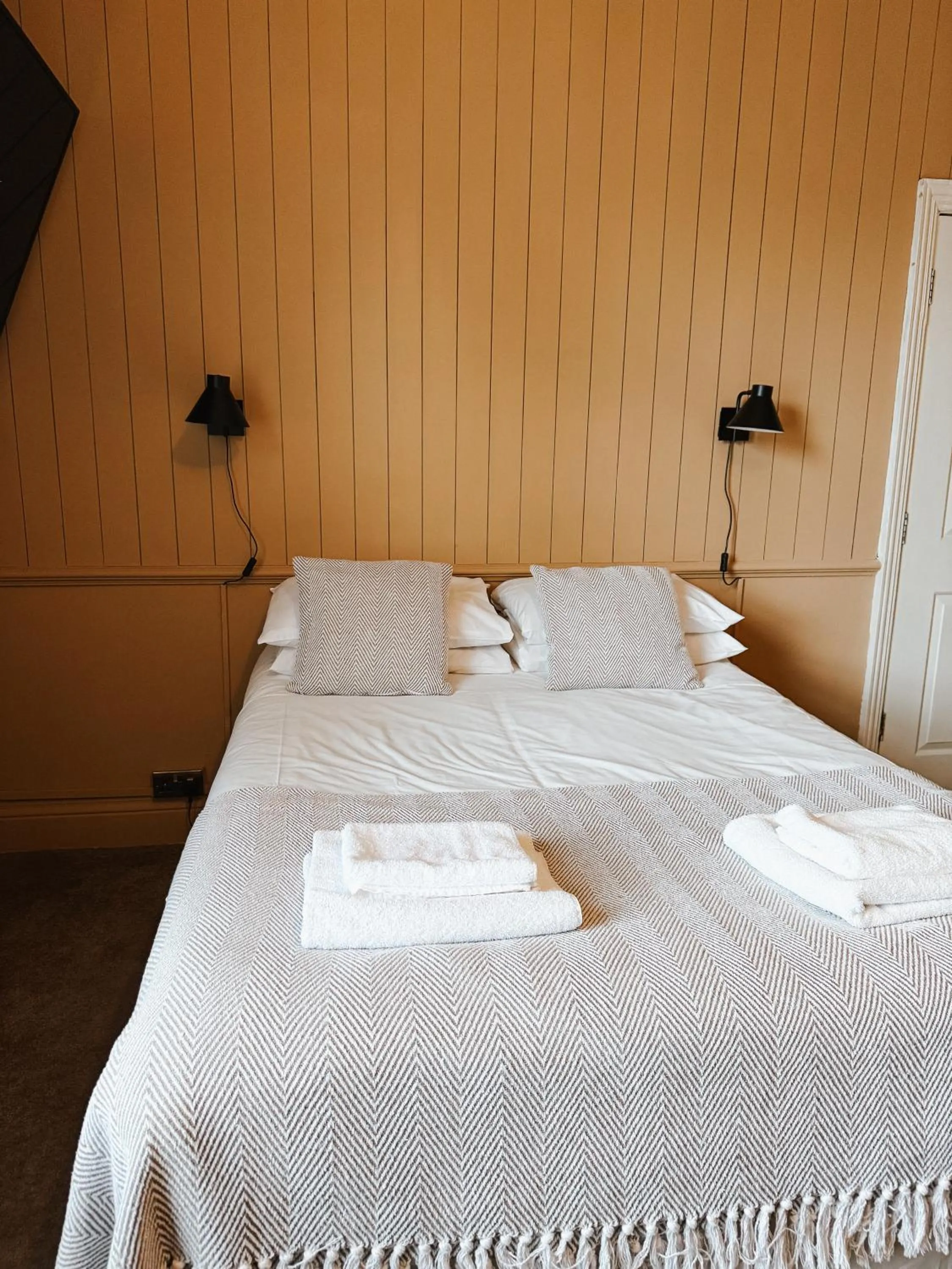 Bed in The Red Lion Inn