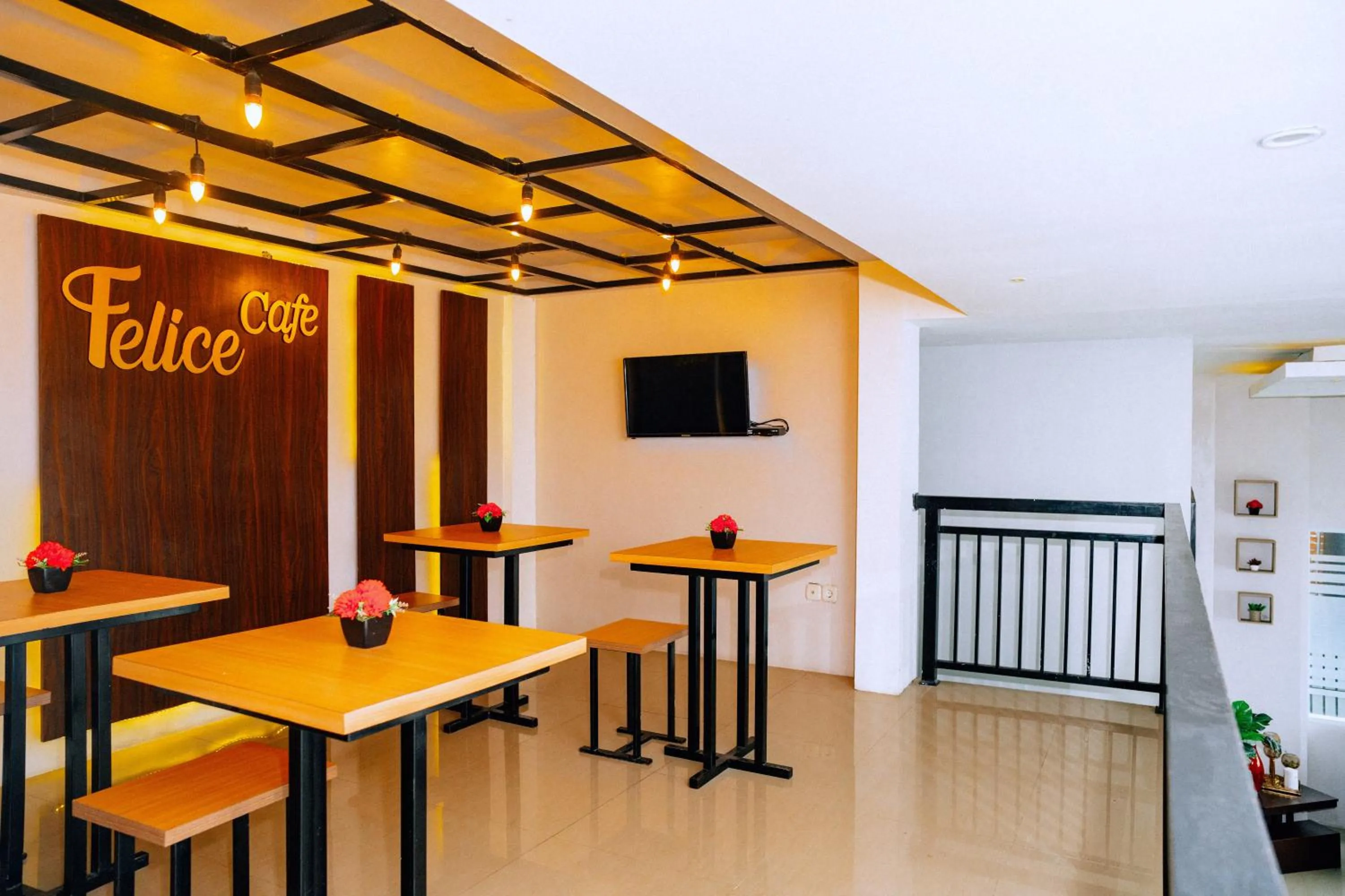 Communal lounge/ TV room in Casa Felice by Reccoma