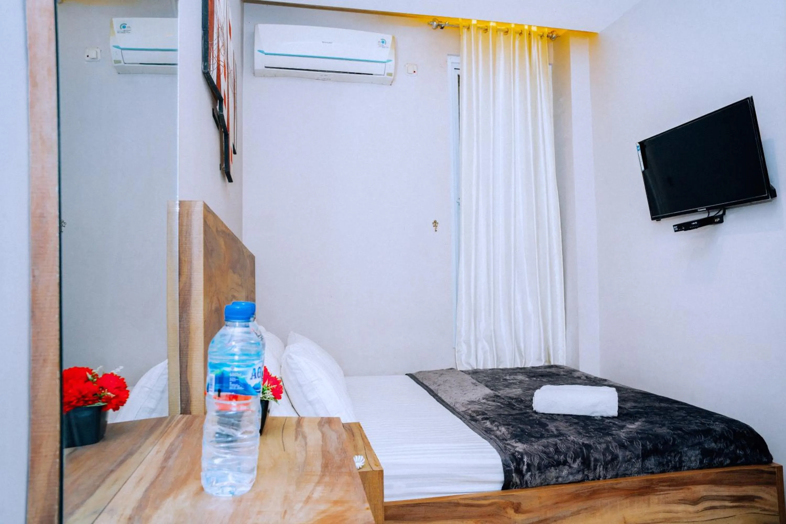 Bedroom, Bed in Casa Felice by Reccoma