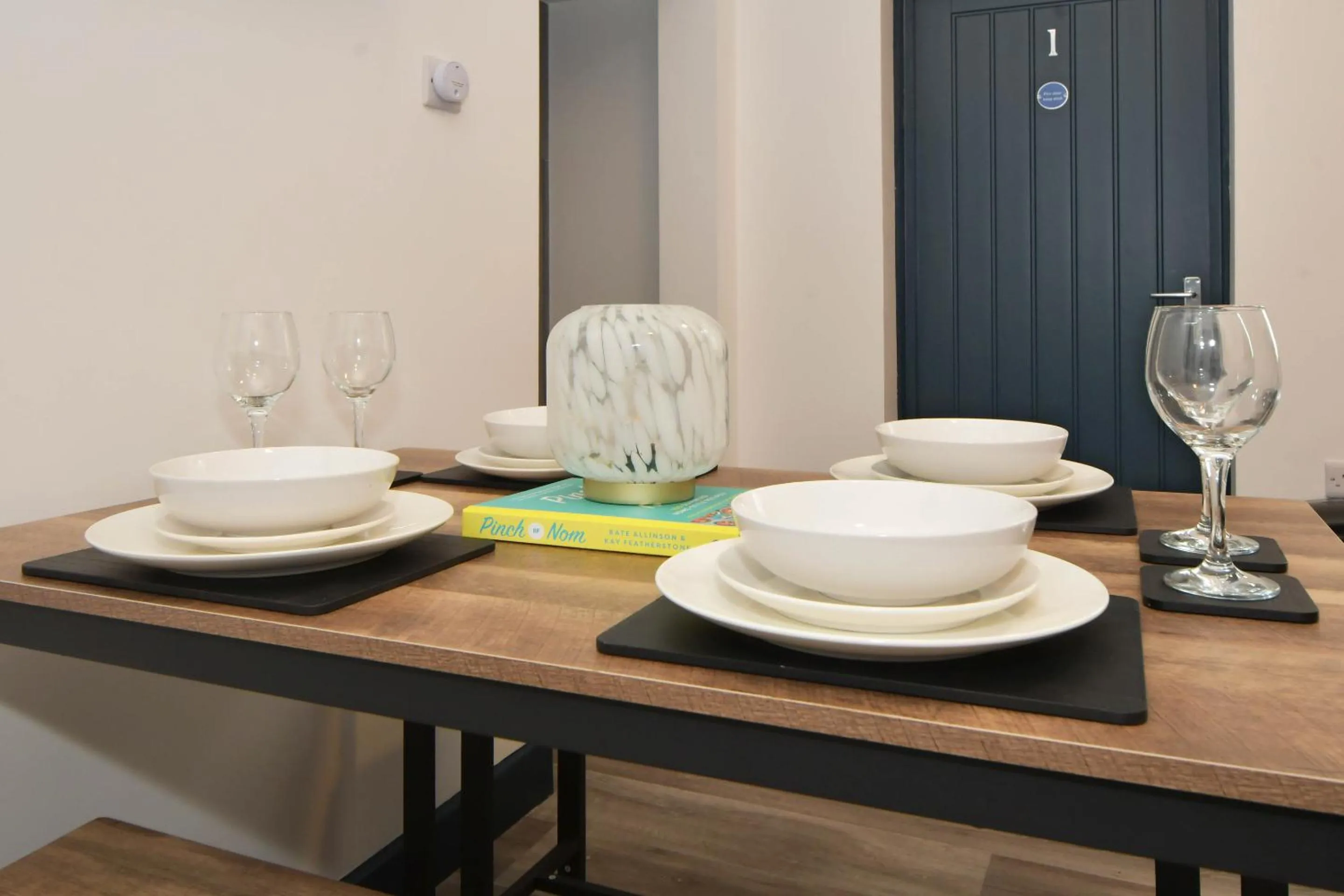 Kitchen or kitchenette in Stay at Shobnall Road Rooms and Studios Burton
