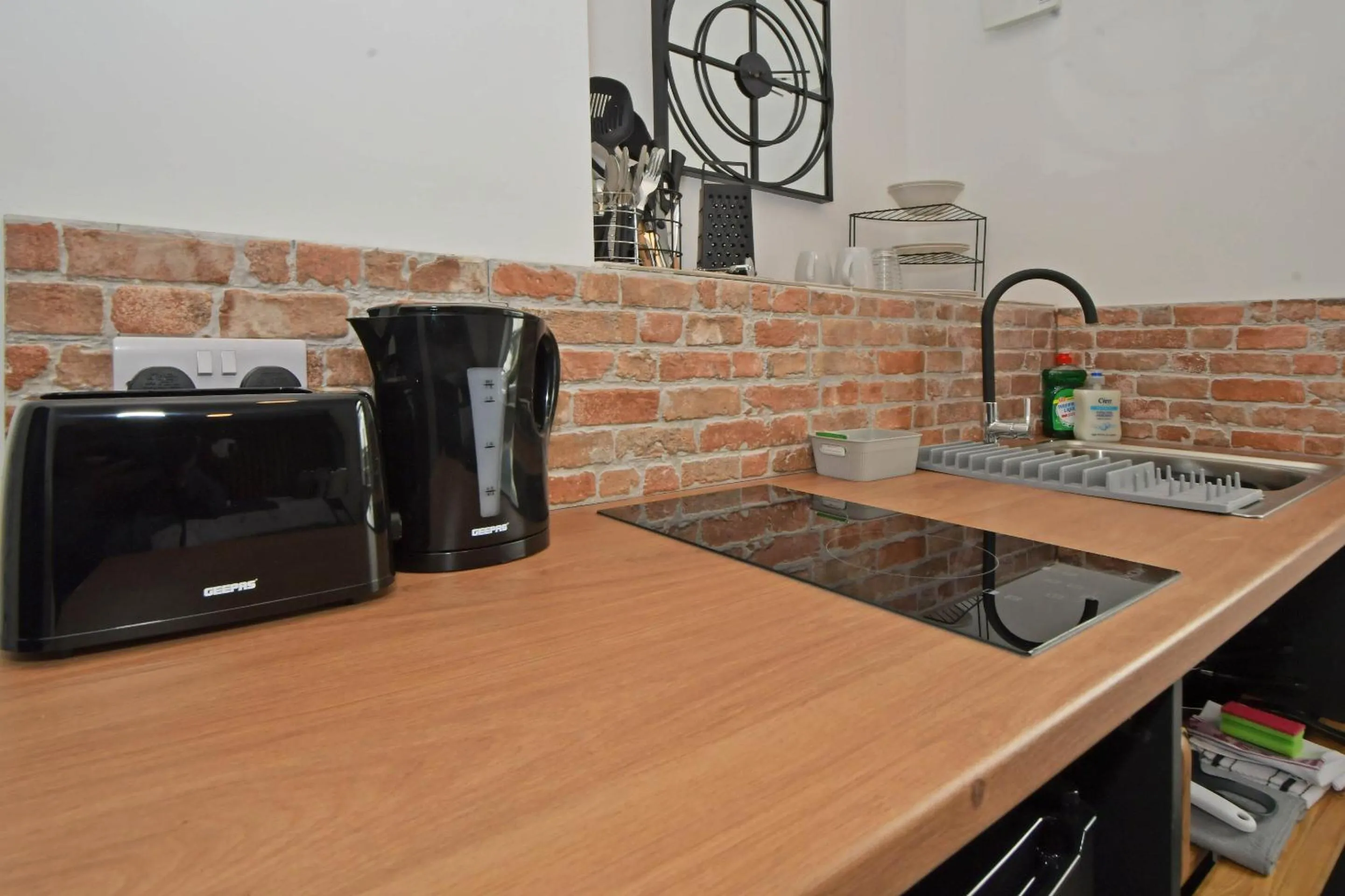 Kitchen or kitchenette in Stay at Shobnall Road Rooms and Studios Burton