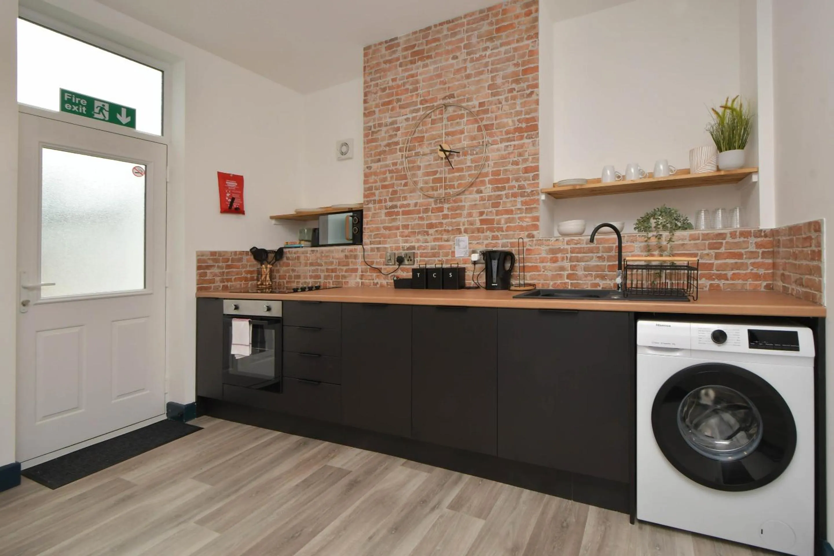 Kitchen or kitchenette in Stay at Shobnall Road Rooms and Studios Burton