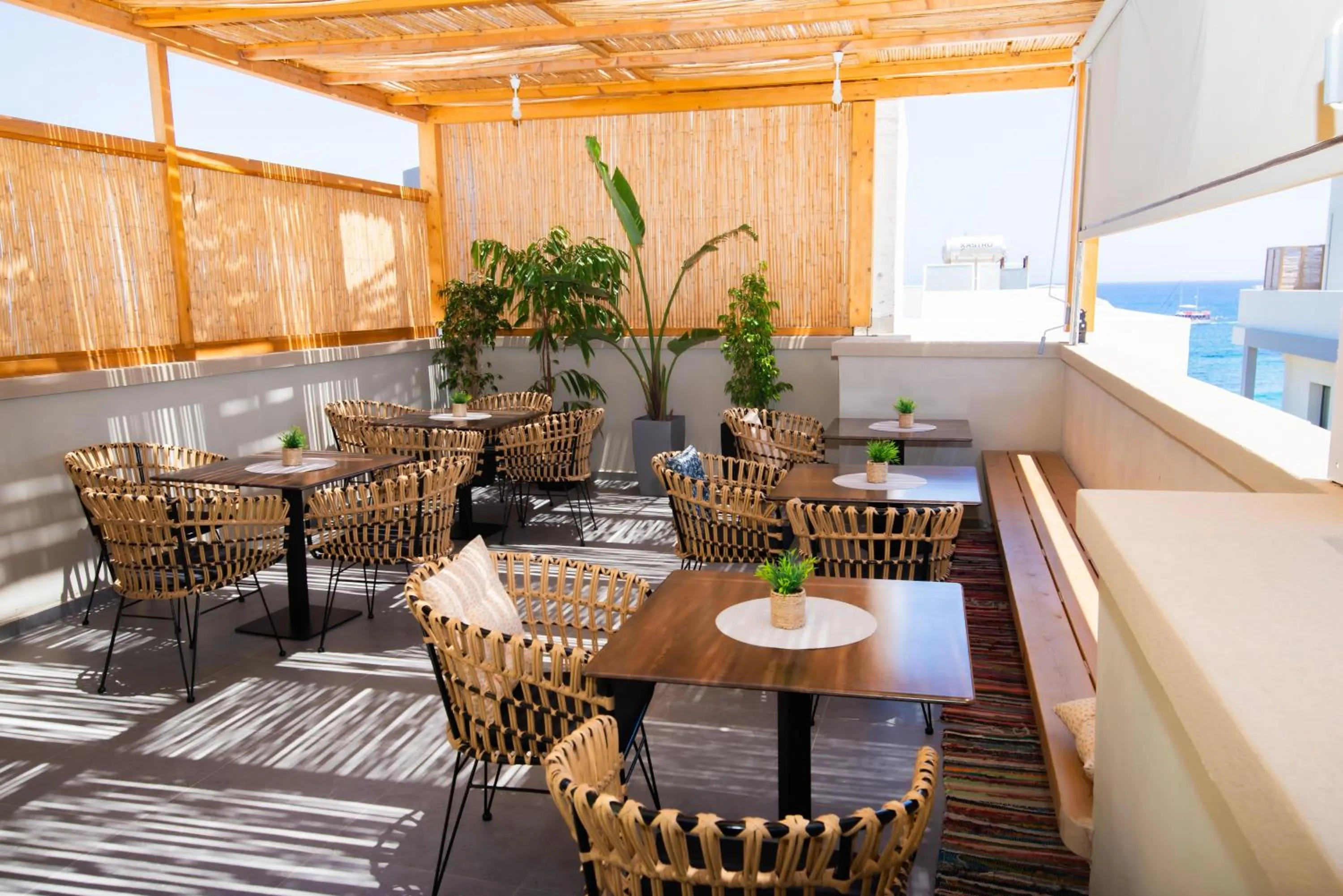 Lunar Hotel Modern Boutique