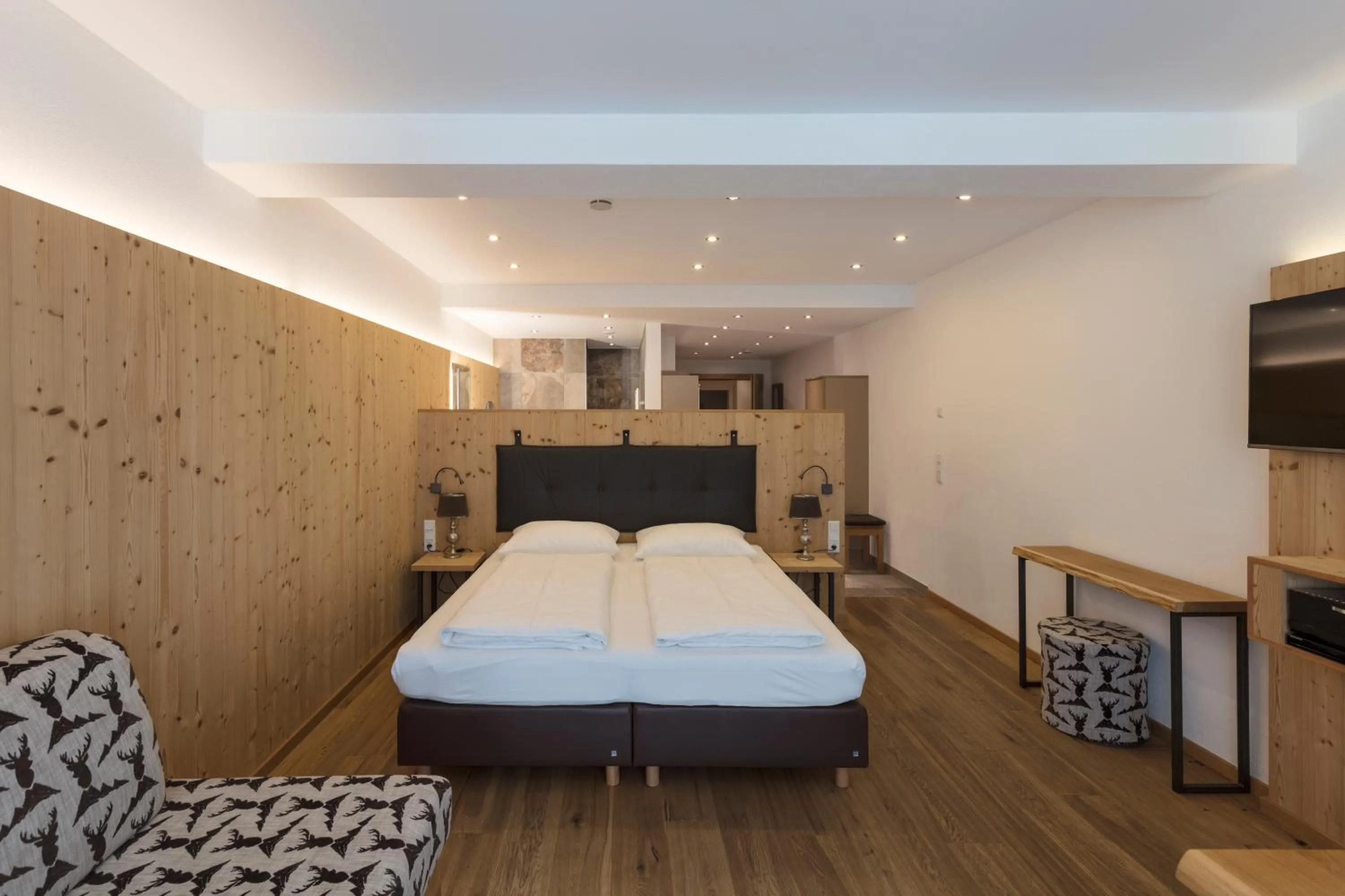 Living room, Bed in ArlBerglife Ferienresort