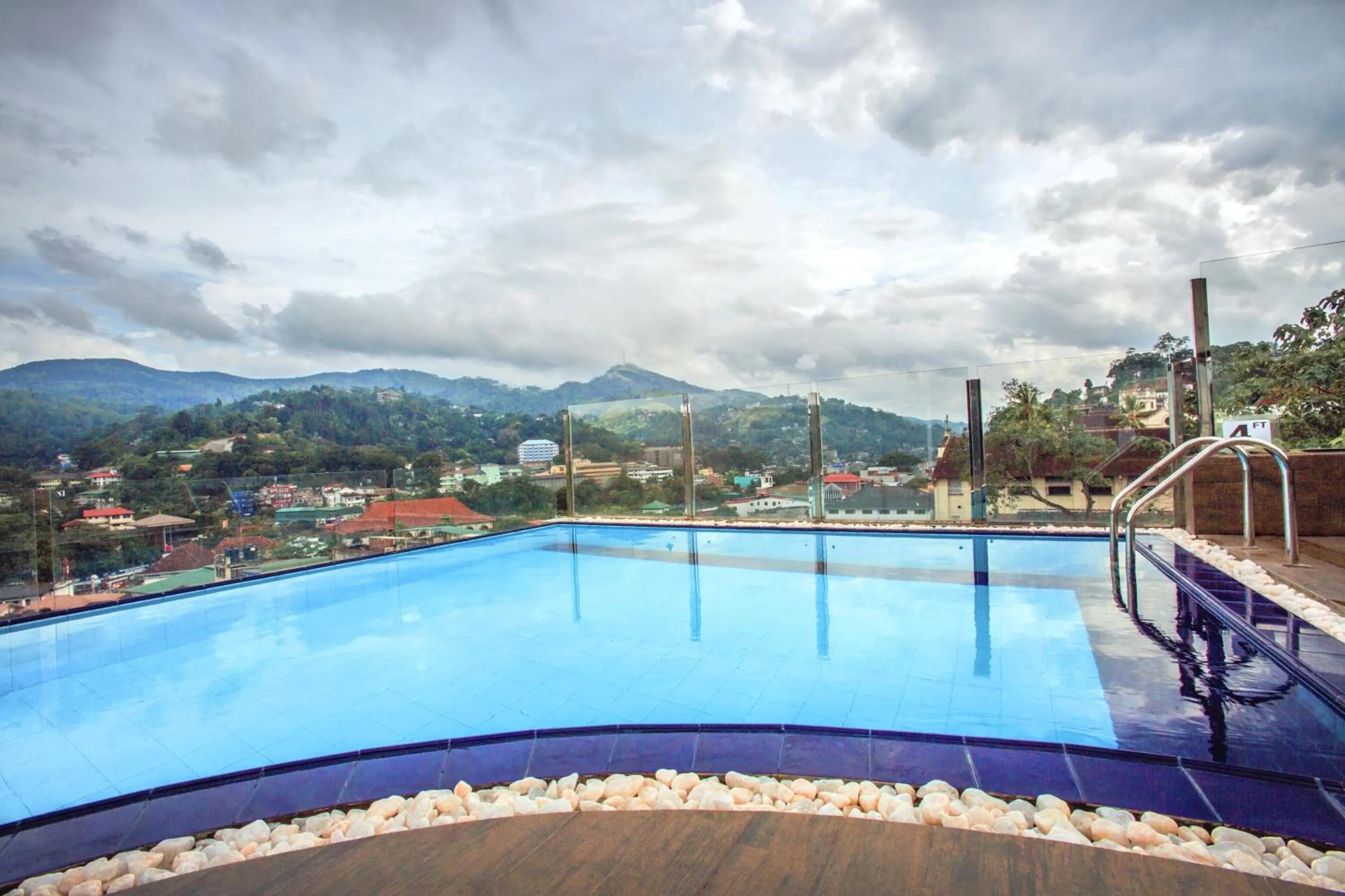 Swimming pool in Sevana City Hotel