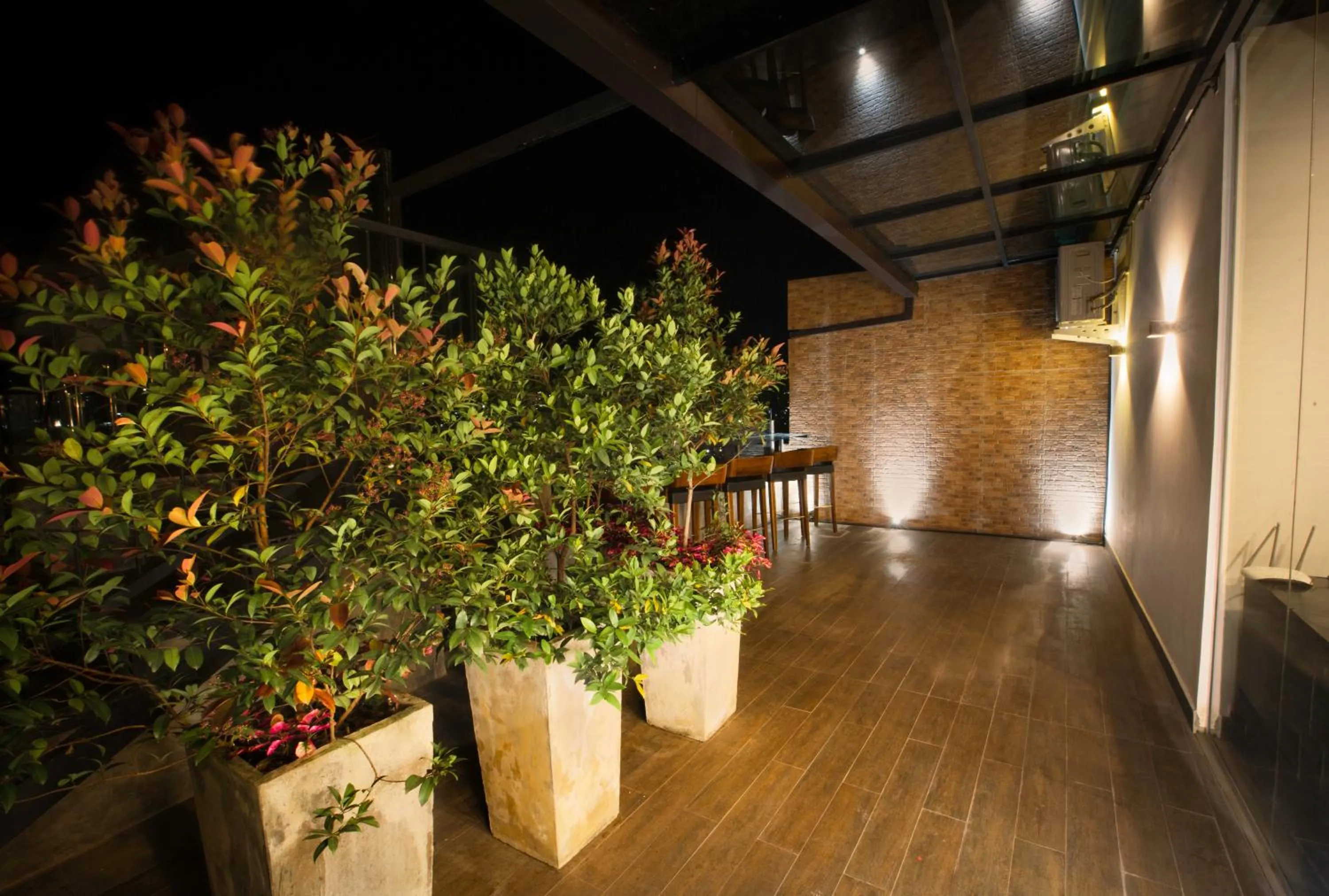 Restaurant/places to eat in Sevana City Hotel