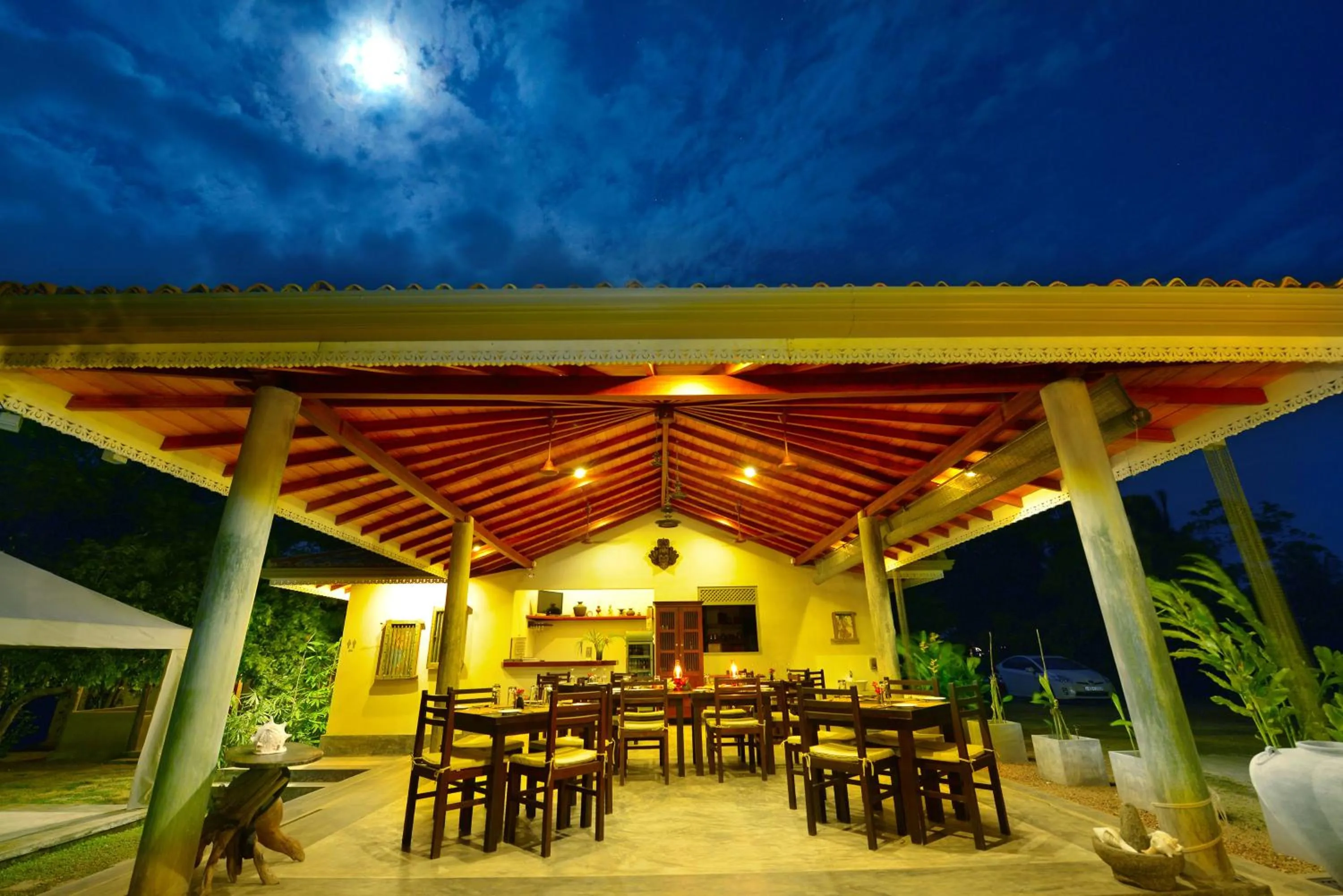 Restaurant/places to eat in The Horizon Hill Top Villa
