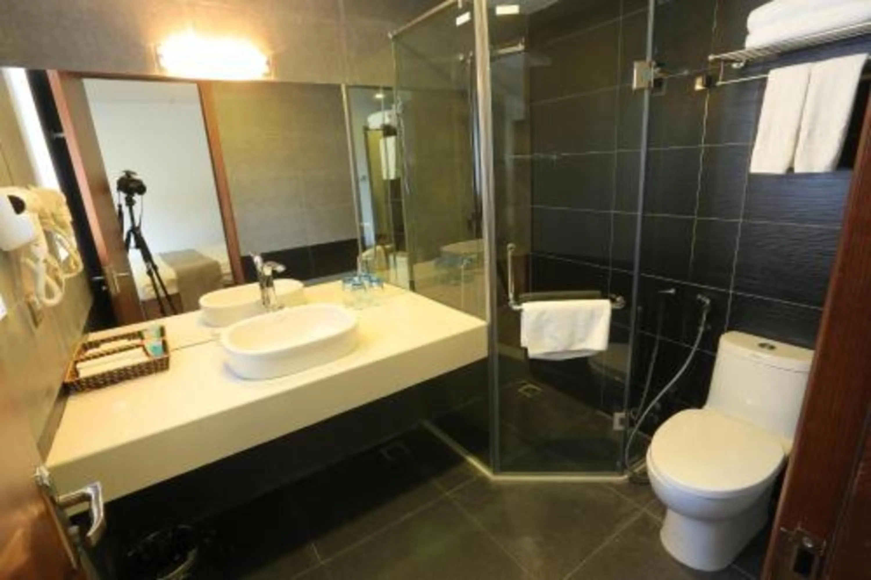 Bathroom in Collection O Le Grand Hanoi hotel - The Tryst