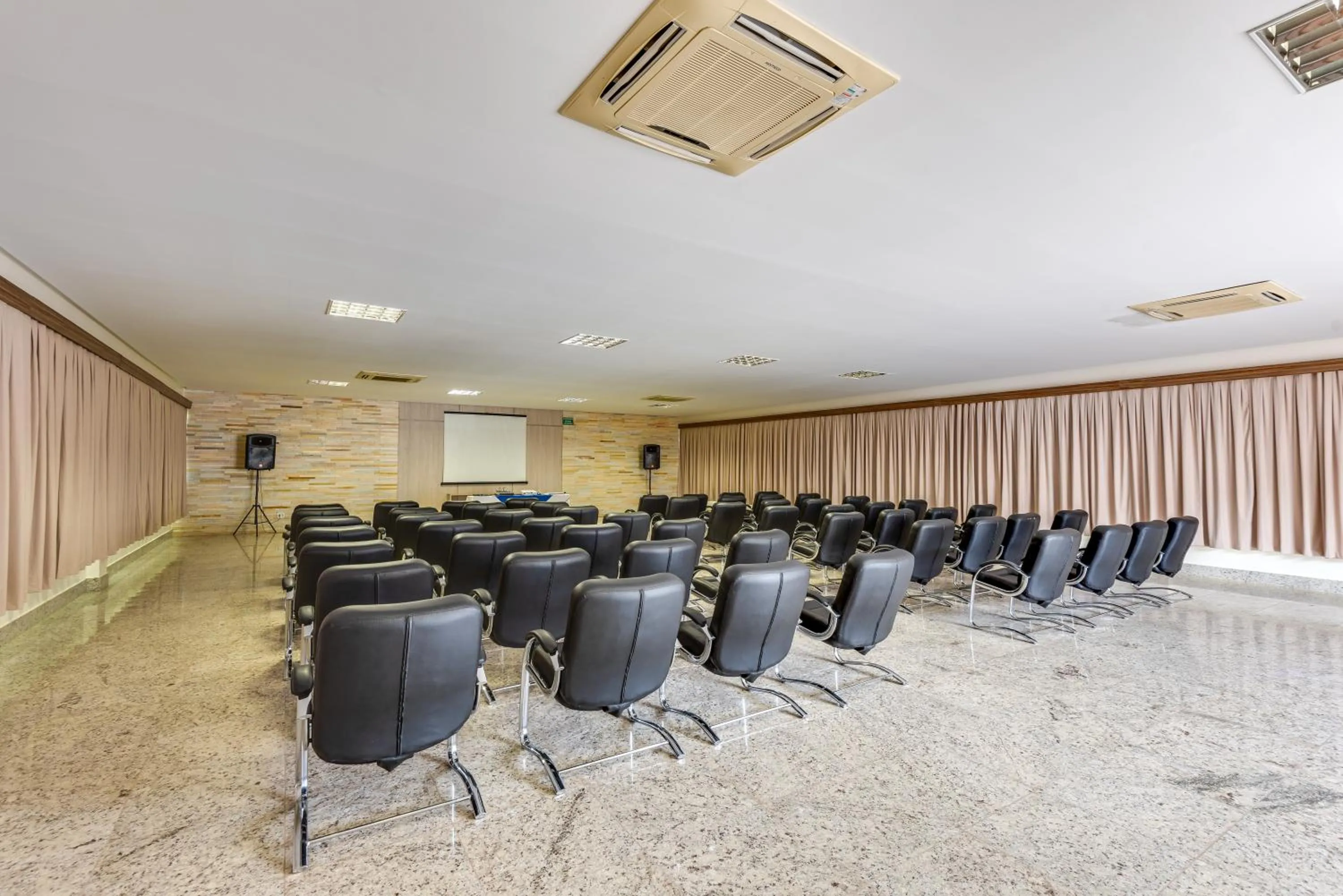 Meeting/conference room in diRoma Lacqua III direto com o Grupo diRoma com acesso ao Acqua Park e Café da manhã