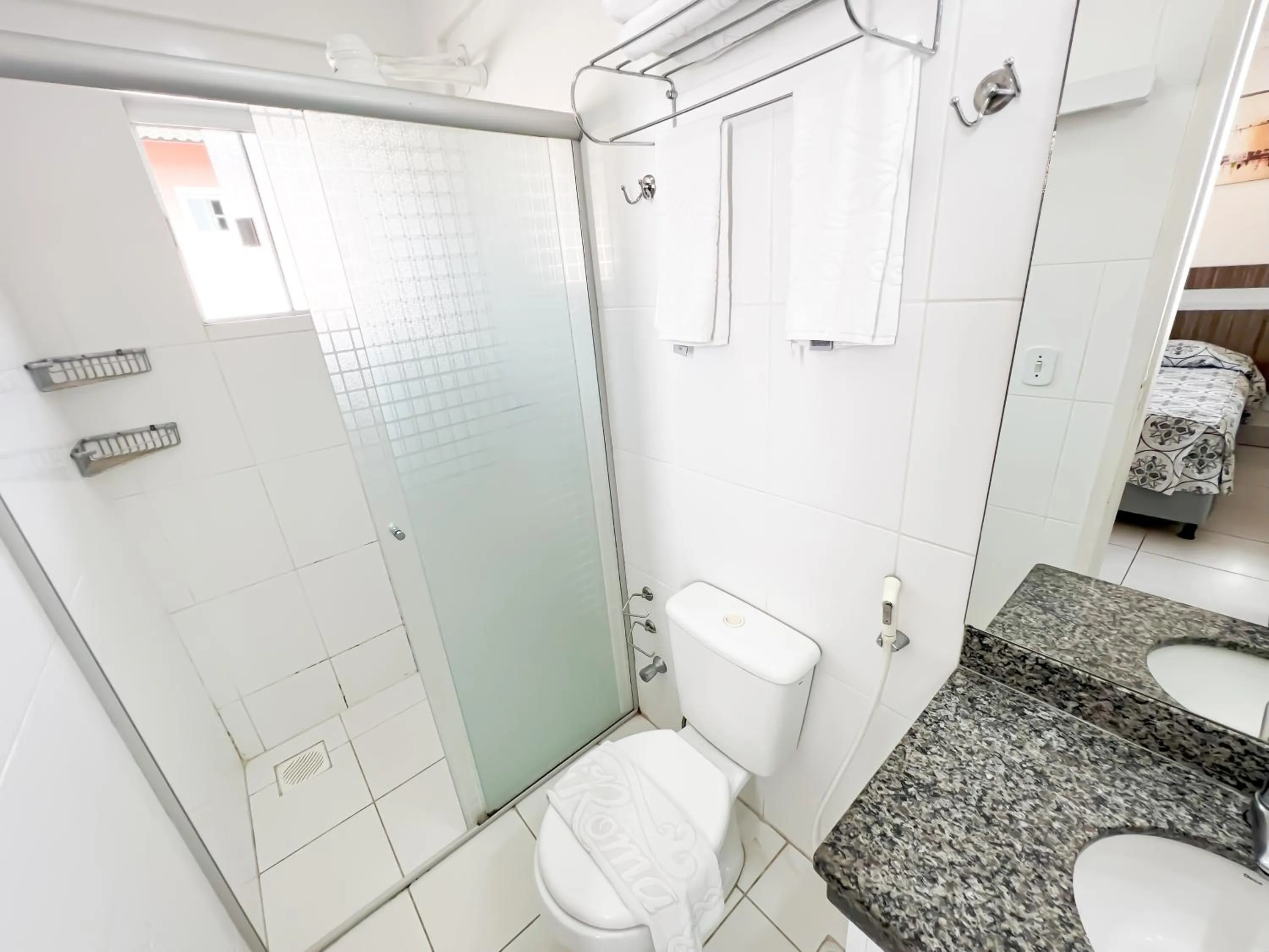 Bathroom in diRoma Lacqua III direto com o Grupo diRoma com acesso ao Acqua Park e Café da manhã