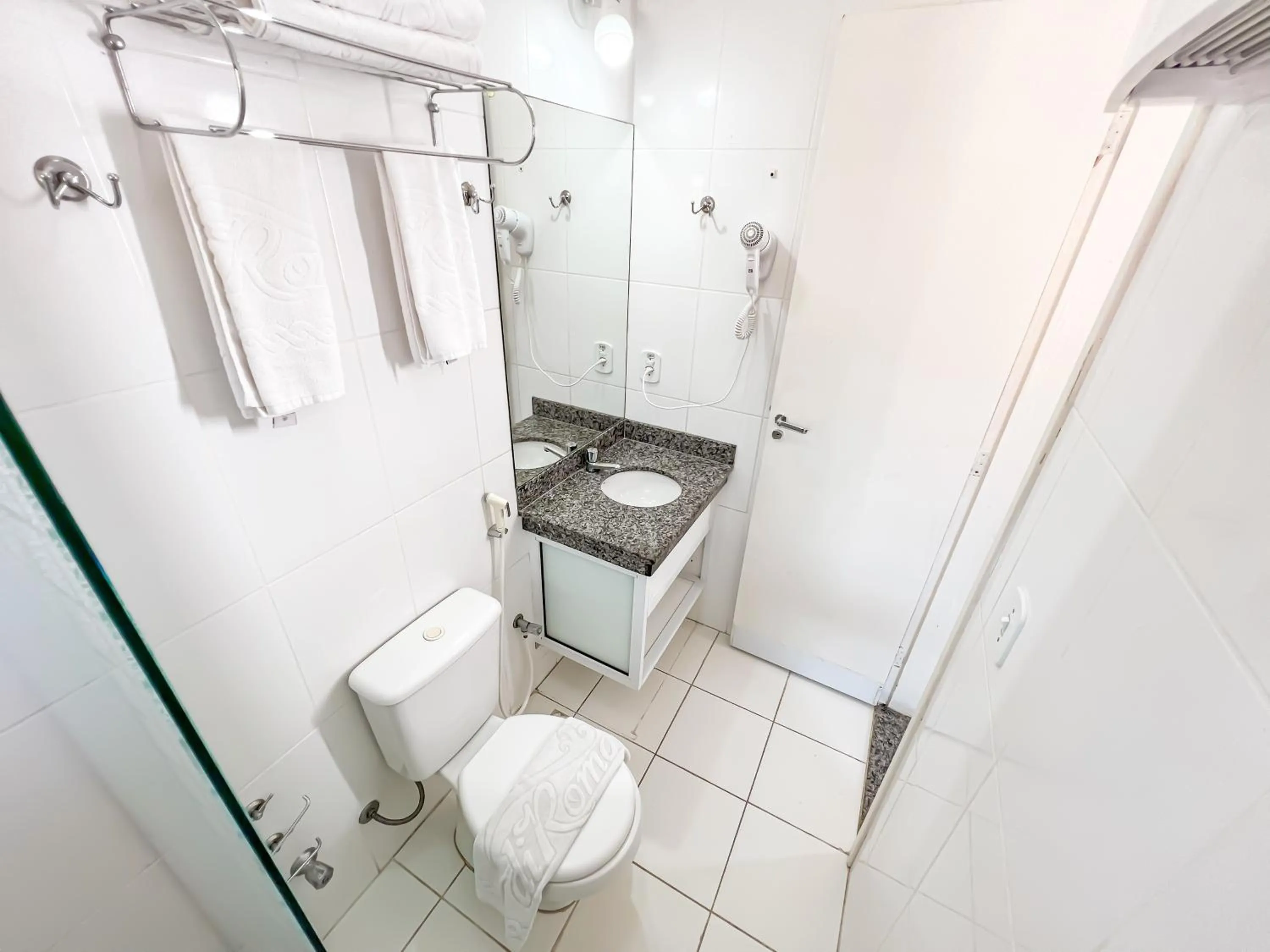 Bathroom in diRoma Lacqua III direto com o Grupo diRoma com acesso ao Acqua Park e Café da manhã