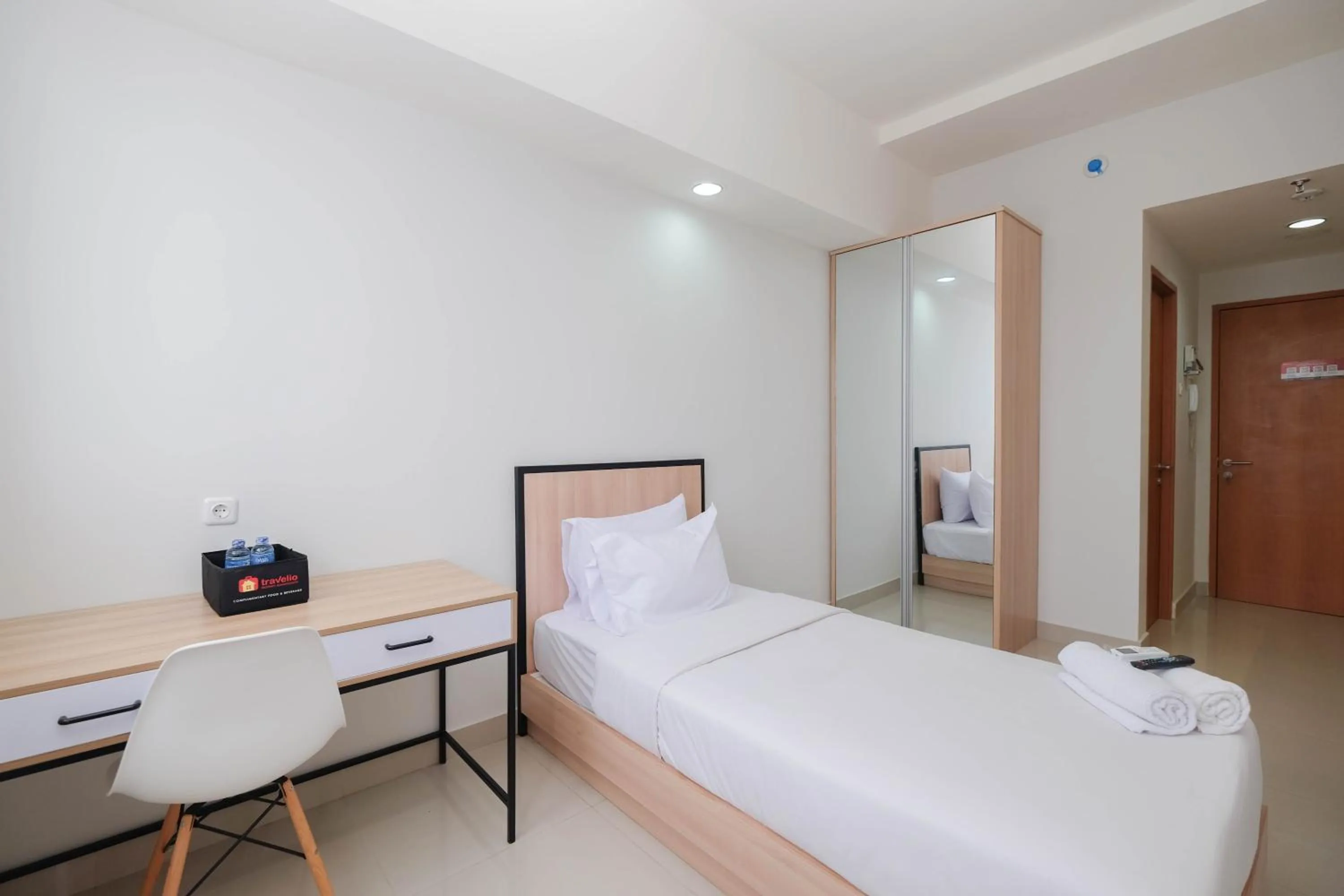 Pleasurable Studio at Evenciio Apartment near Campus Area By Travelio