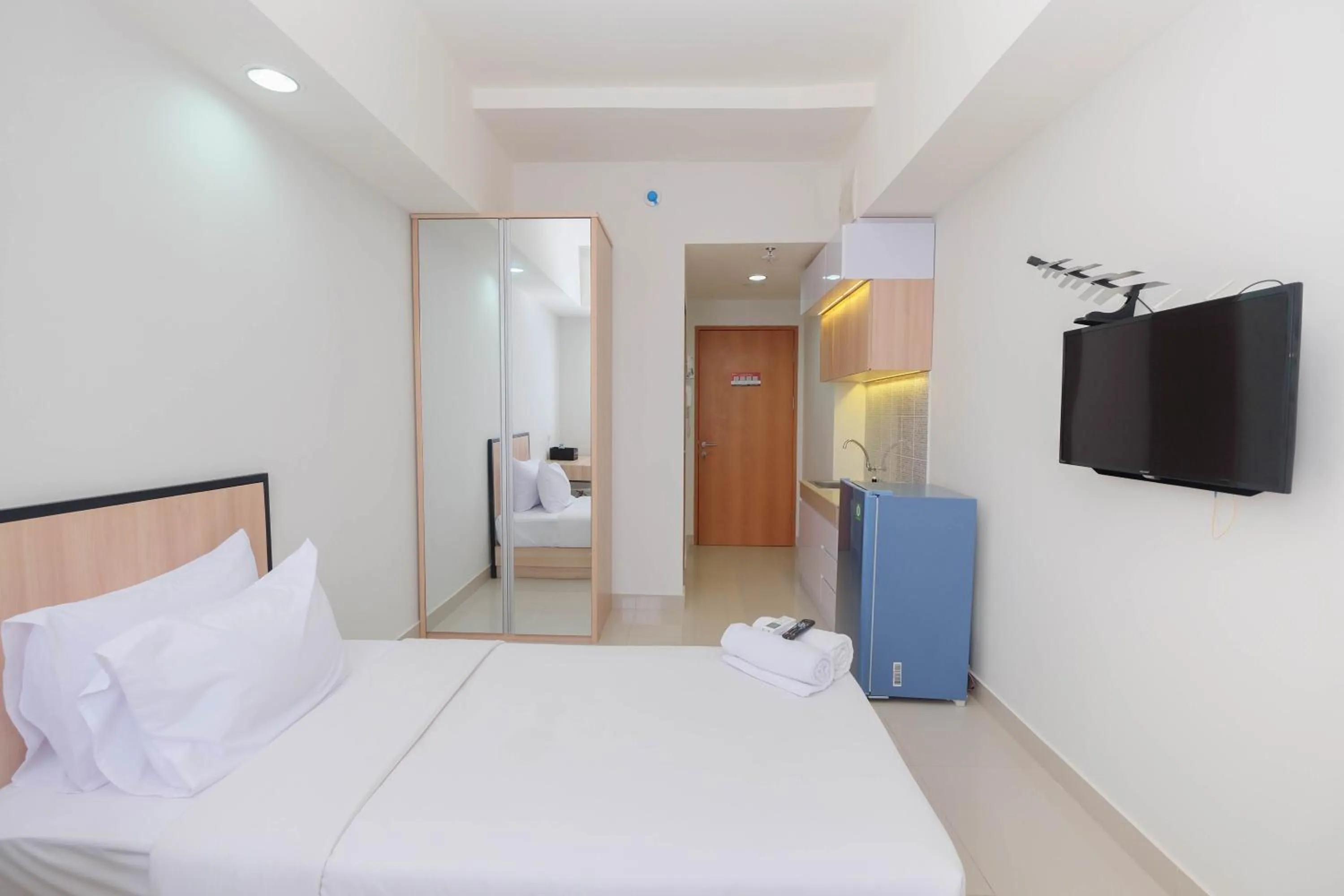 Photo of the whole room in Pleasurable Studio at Evenciio Apartment near Campus Area By Travelio