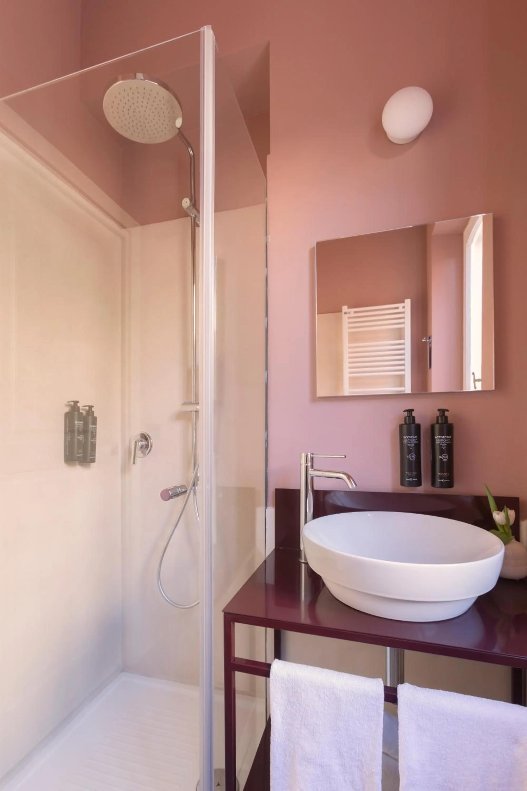 Shower in Barberini Retreat Boutique Hotel