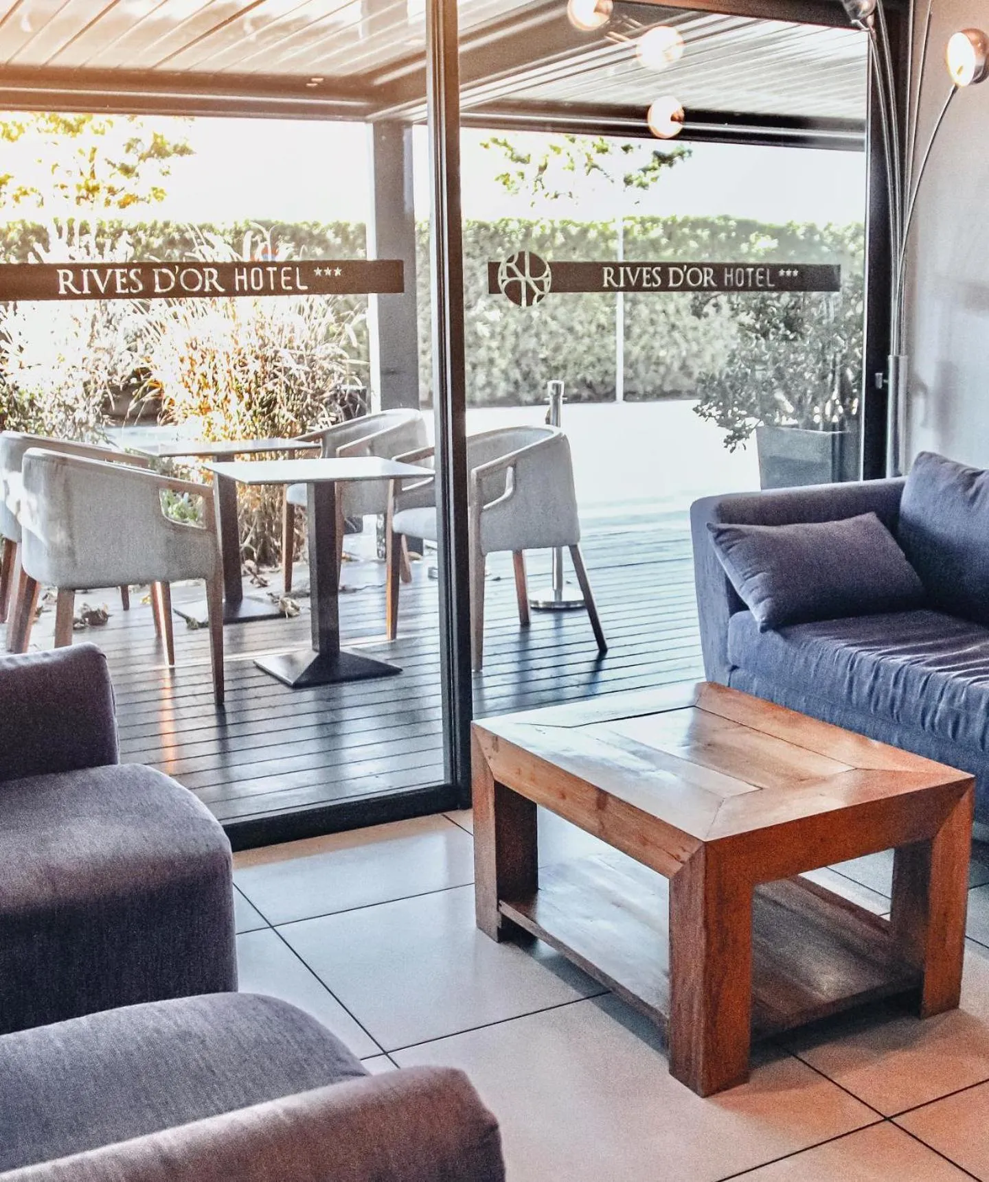 Communal lounge/ TV room in Rives d'Or Hôtel