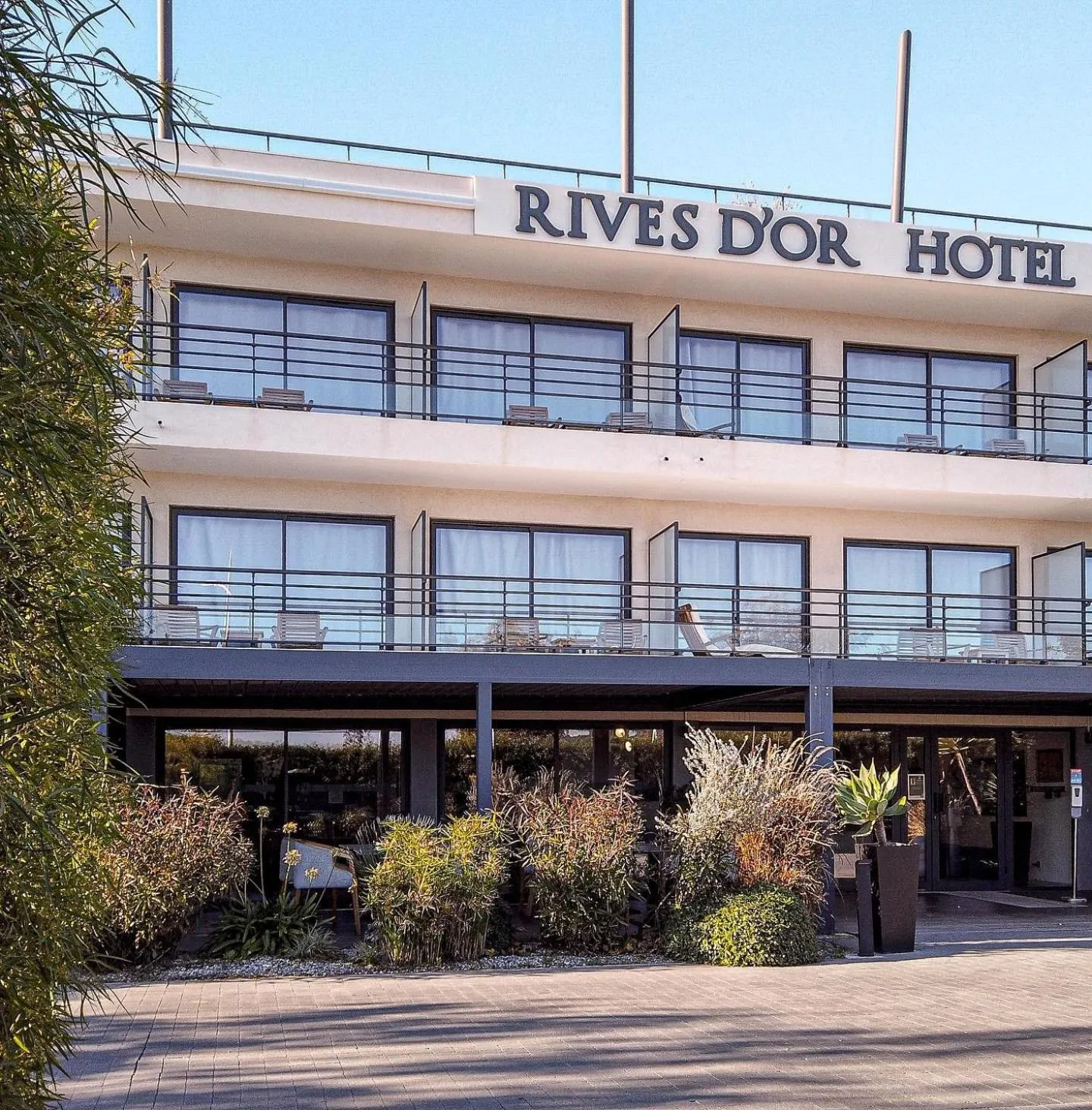 Facade/entrance in Rives d'Or Hôtel