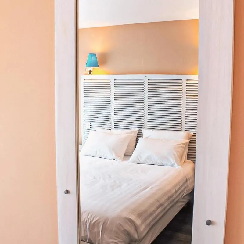 Bedroom, Bed in Rives d'Or Hôtel