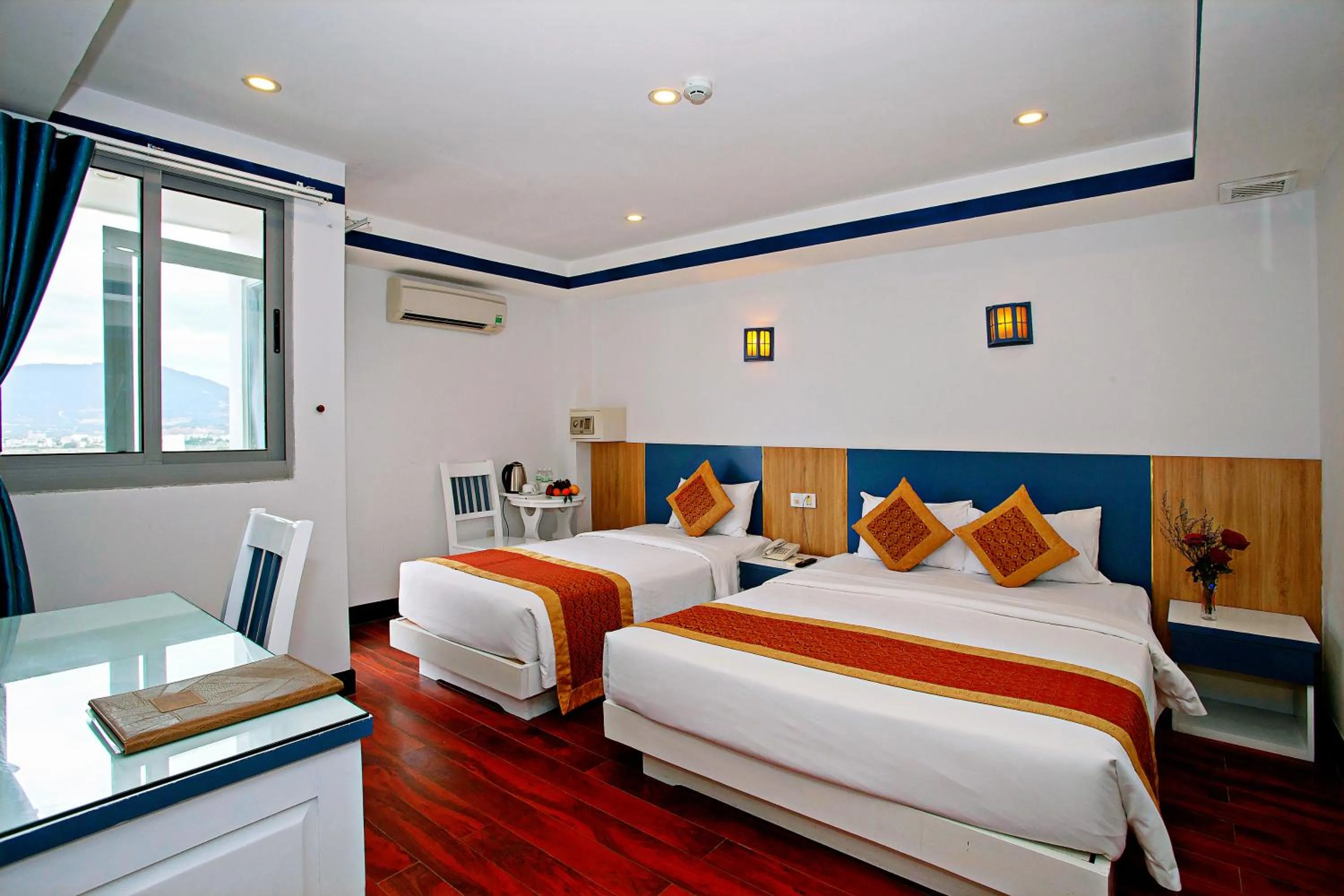Property building, Bed in Golden Rain 2 Hotel Nha Trang Beach