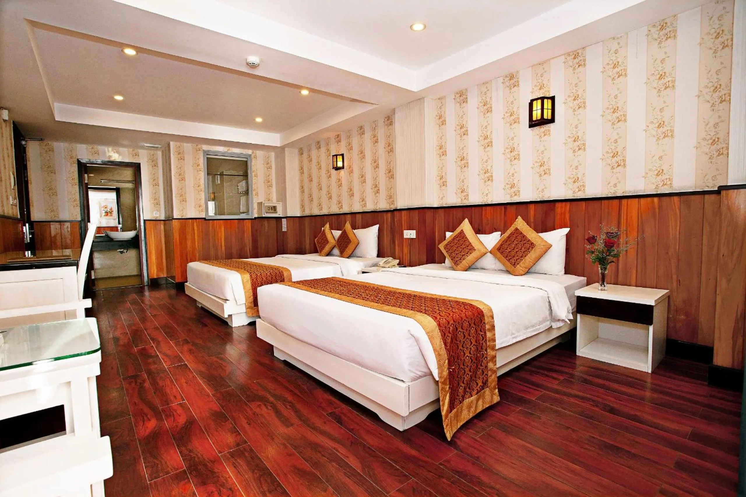 Property building, Bed in Golden Rain 2 Hotel Nha Trang Beach