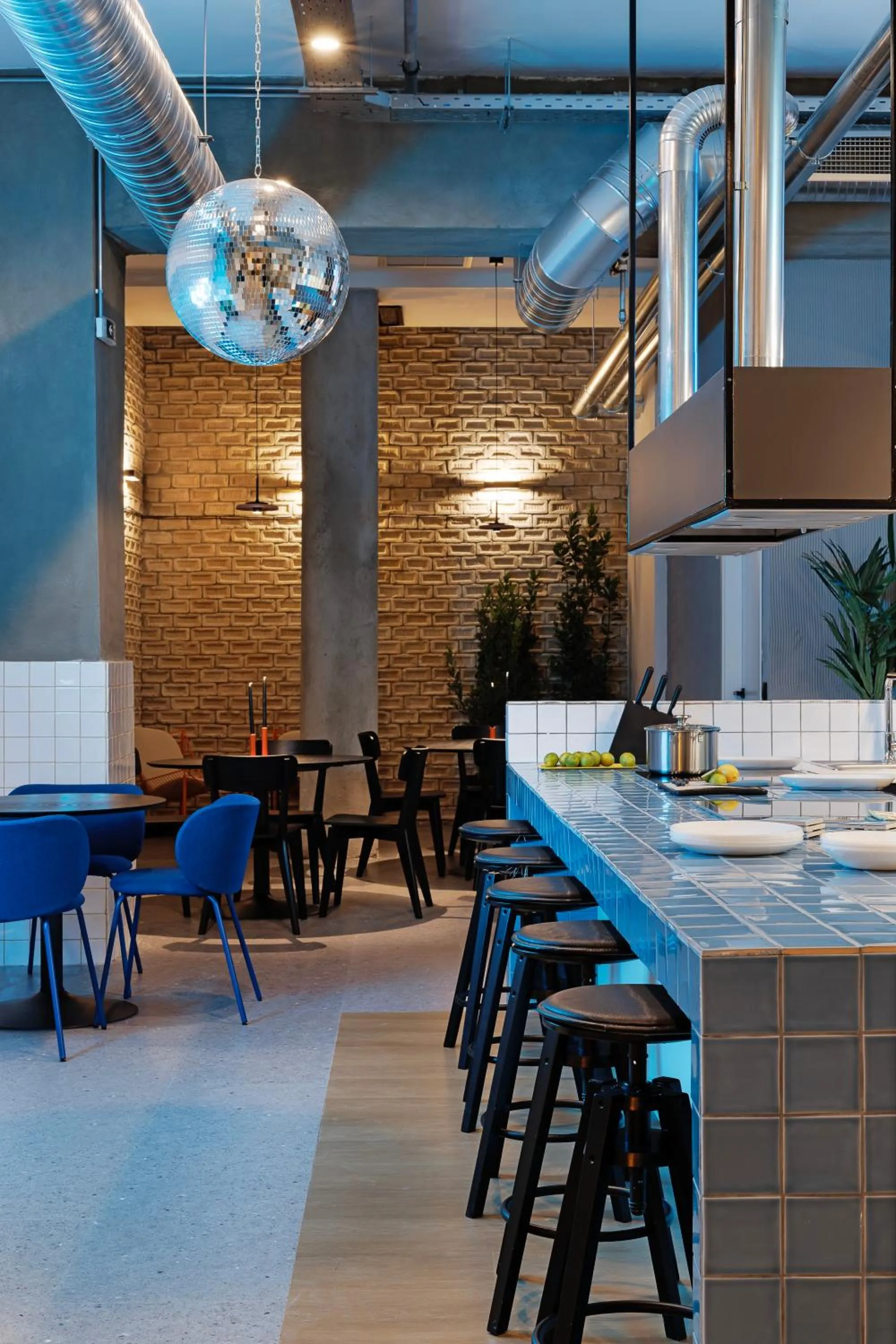 Kitchen or kitchenette in Retroverse Hostel