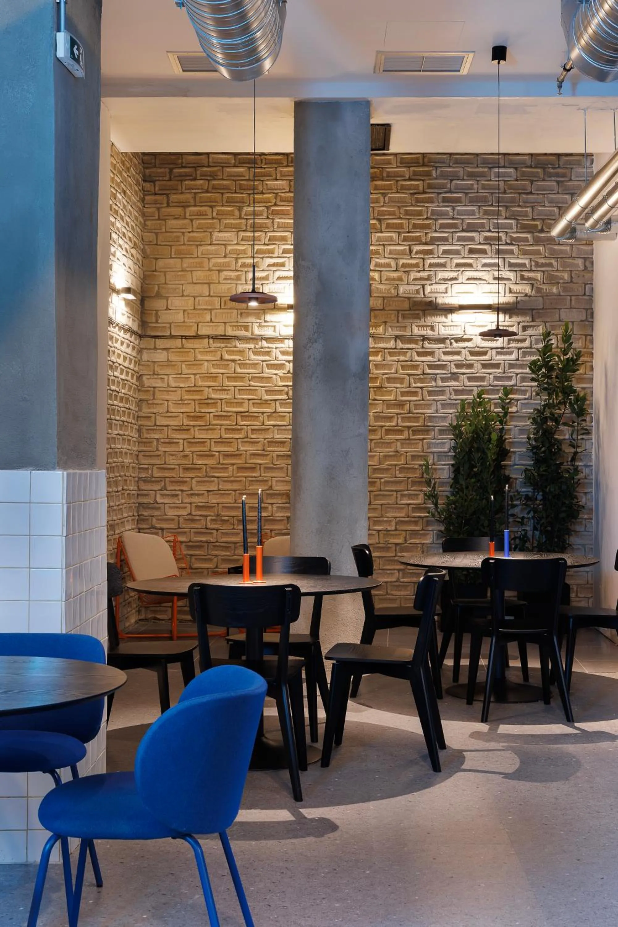 Restaurant/places to eat in Retroverse Hostel