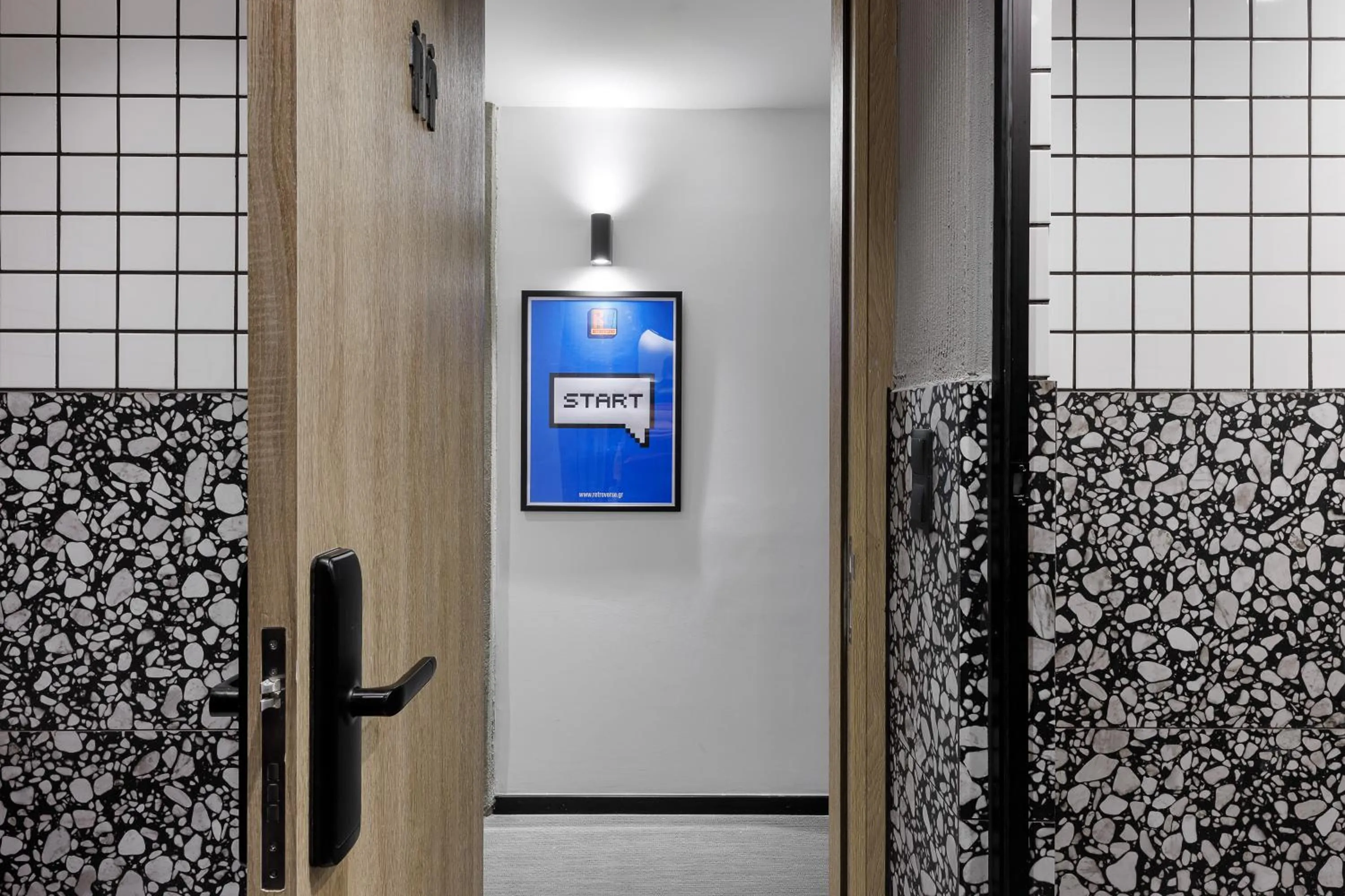 Toilet in Retroverse Hostel