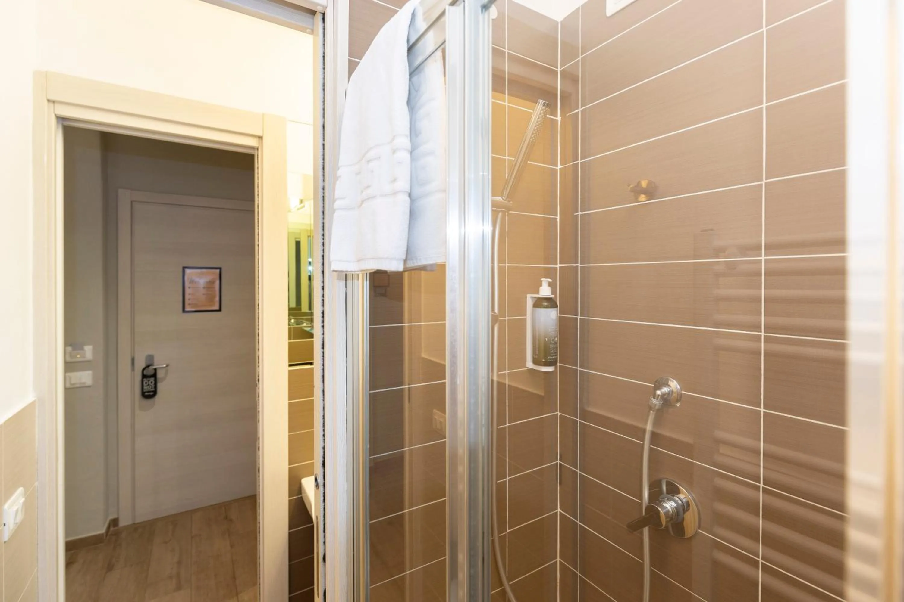 Shower in La Loggia de' Banchi