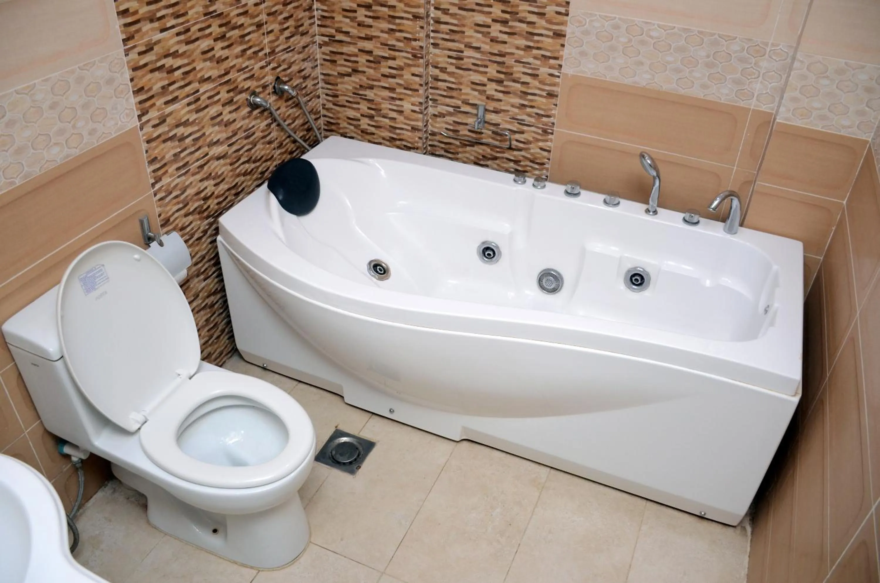 Hot Tub in Gofas Lodge