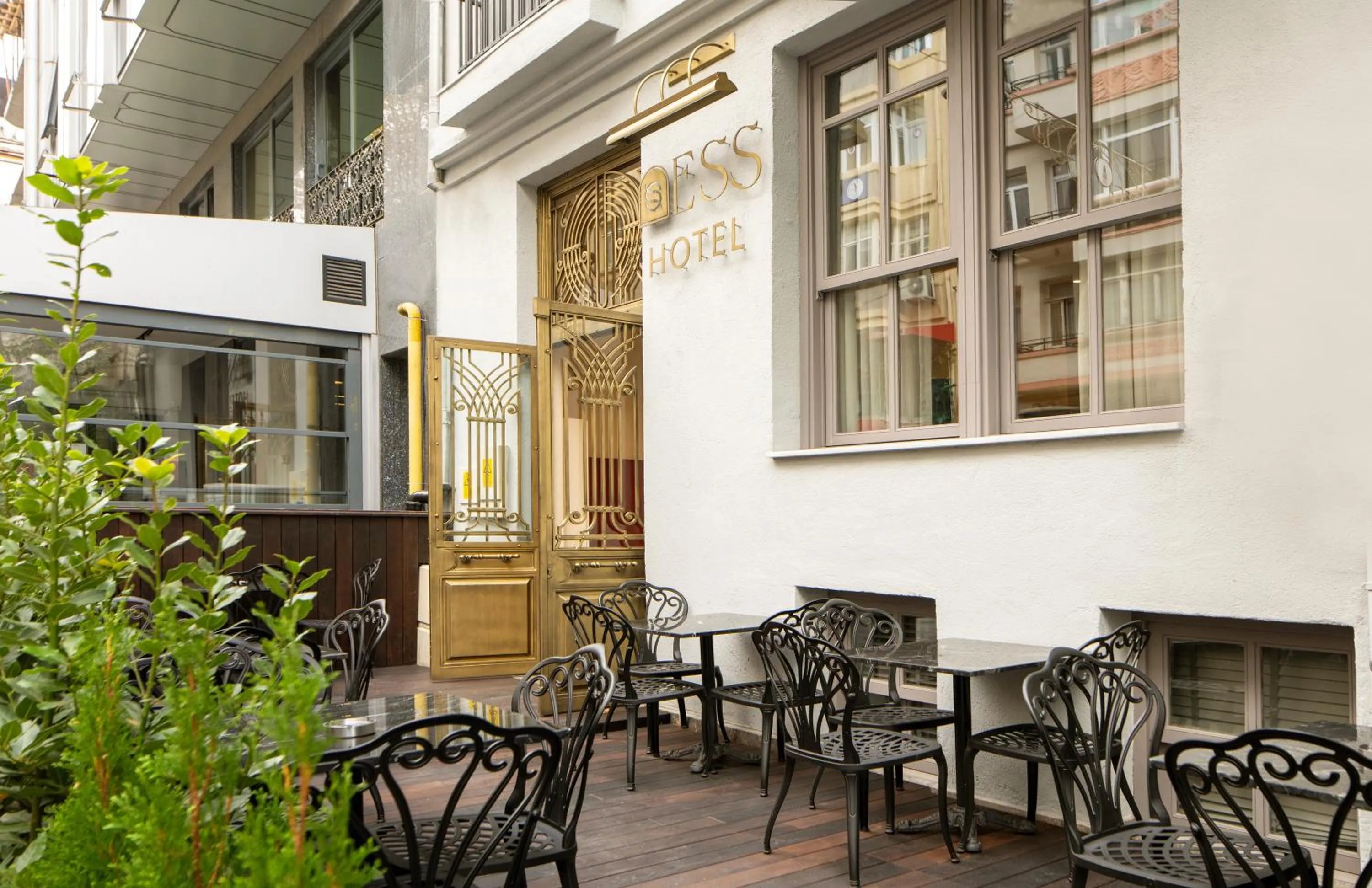 Property building in Ess Hotel