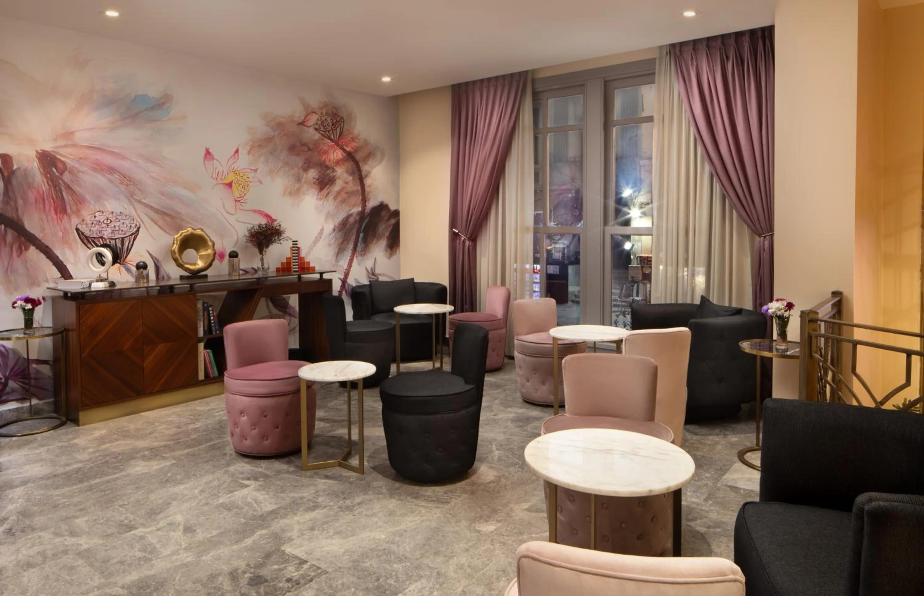 Lobby or reception in Ess Hotel