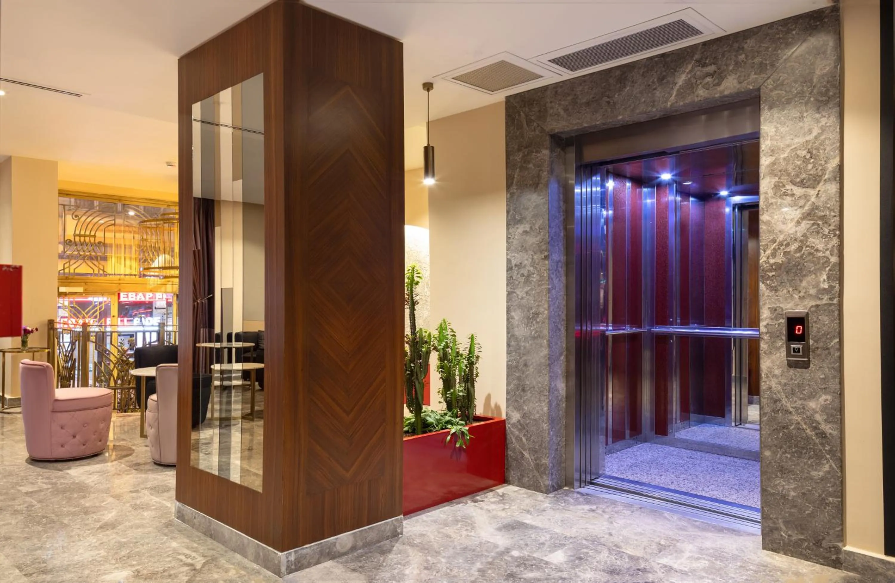 Lobby or reception in Ess Hotel