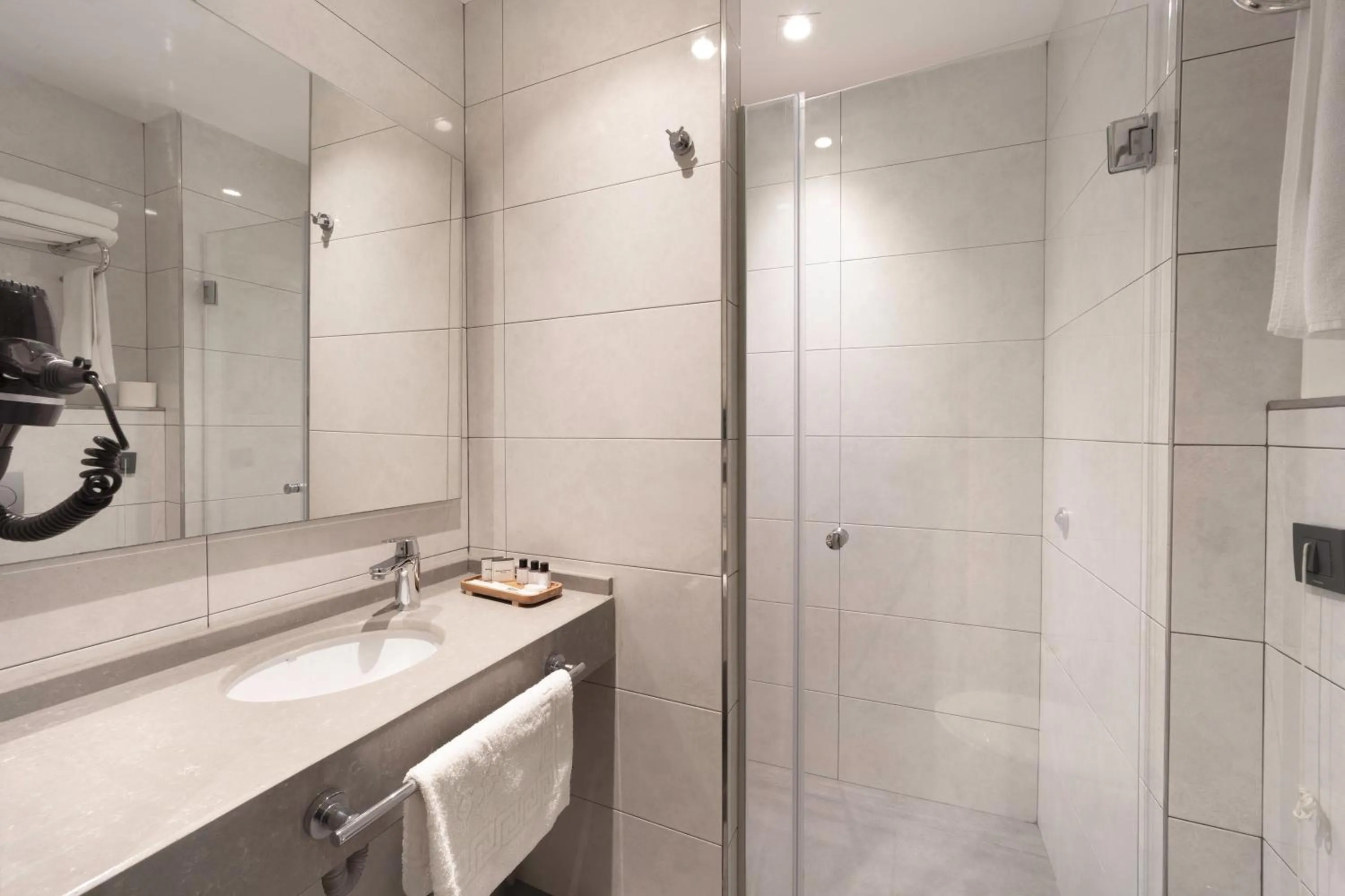 Bathroom in Ess Hotel