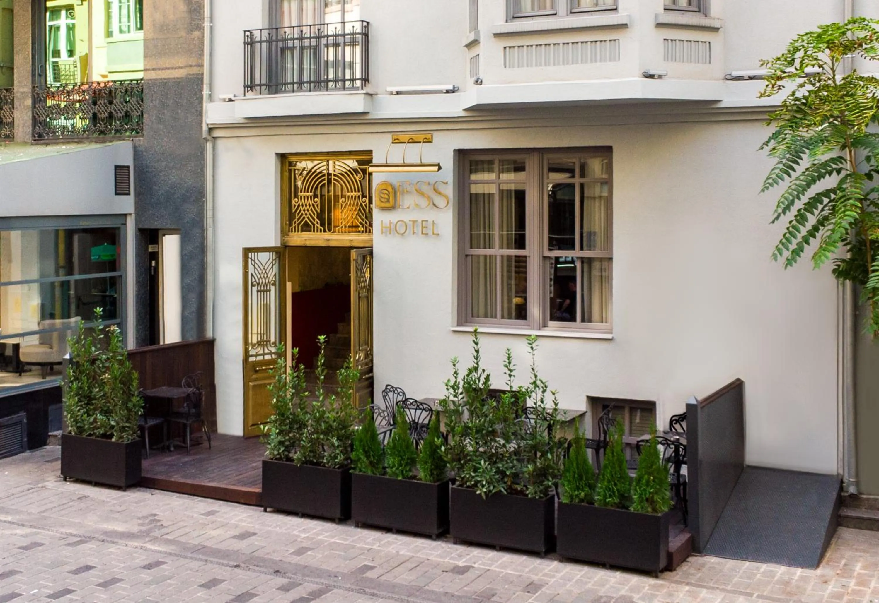 Property building in Ess Hotel