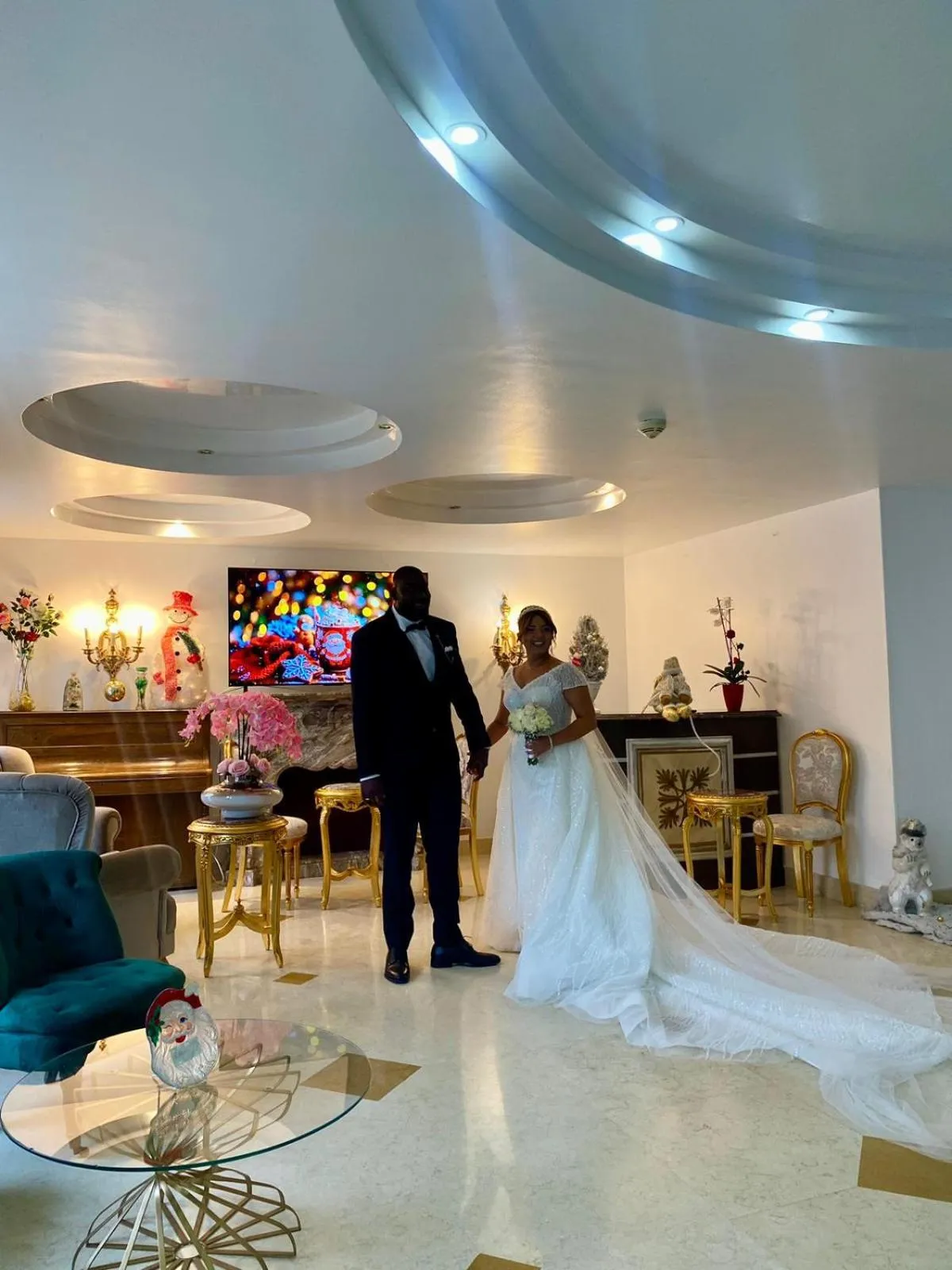 People in Hotel Grand Paris