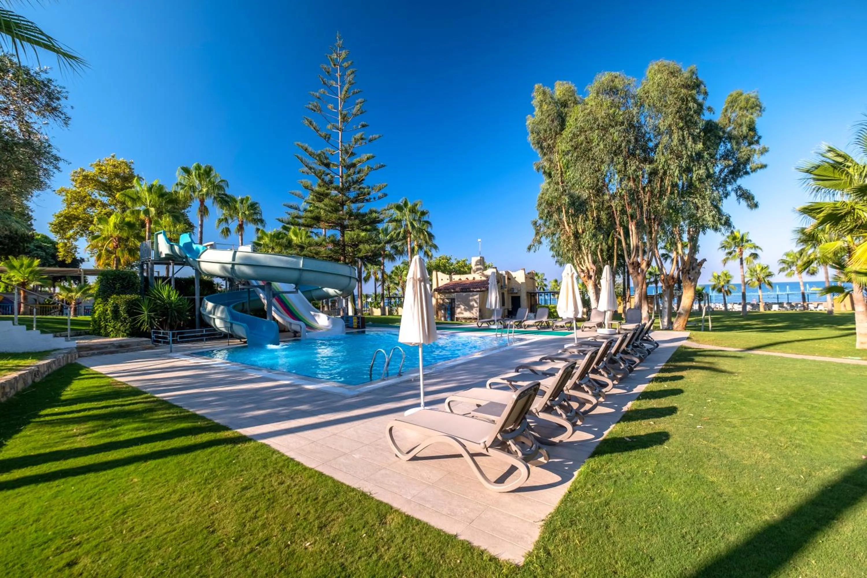 Iz Flower Side Beach Hotel