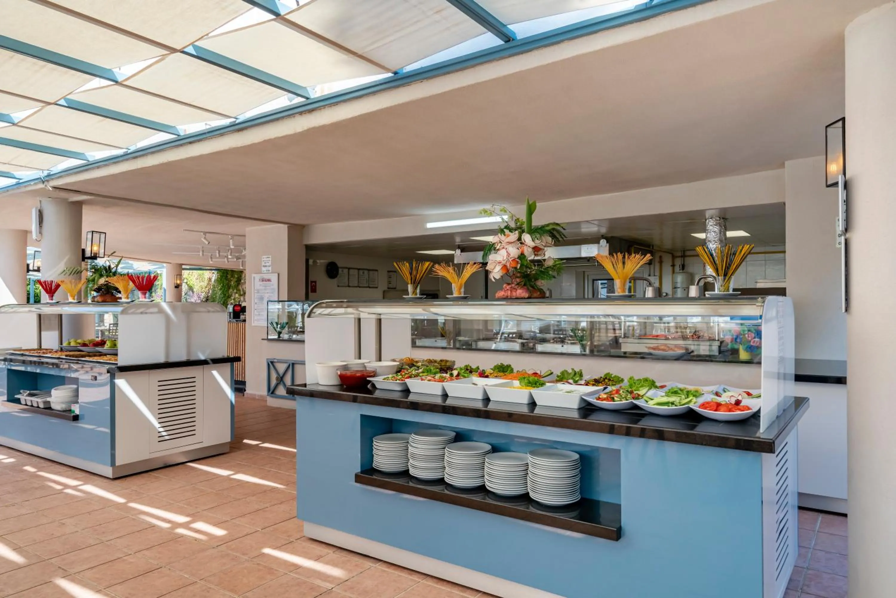 Restaurant/places to eat in Iz Flower Side Beach Hotel