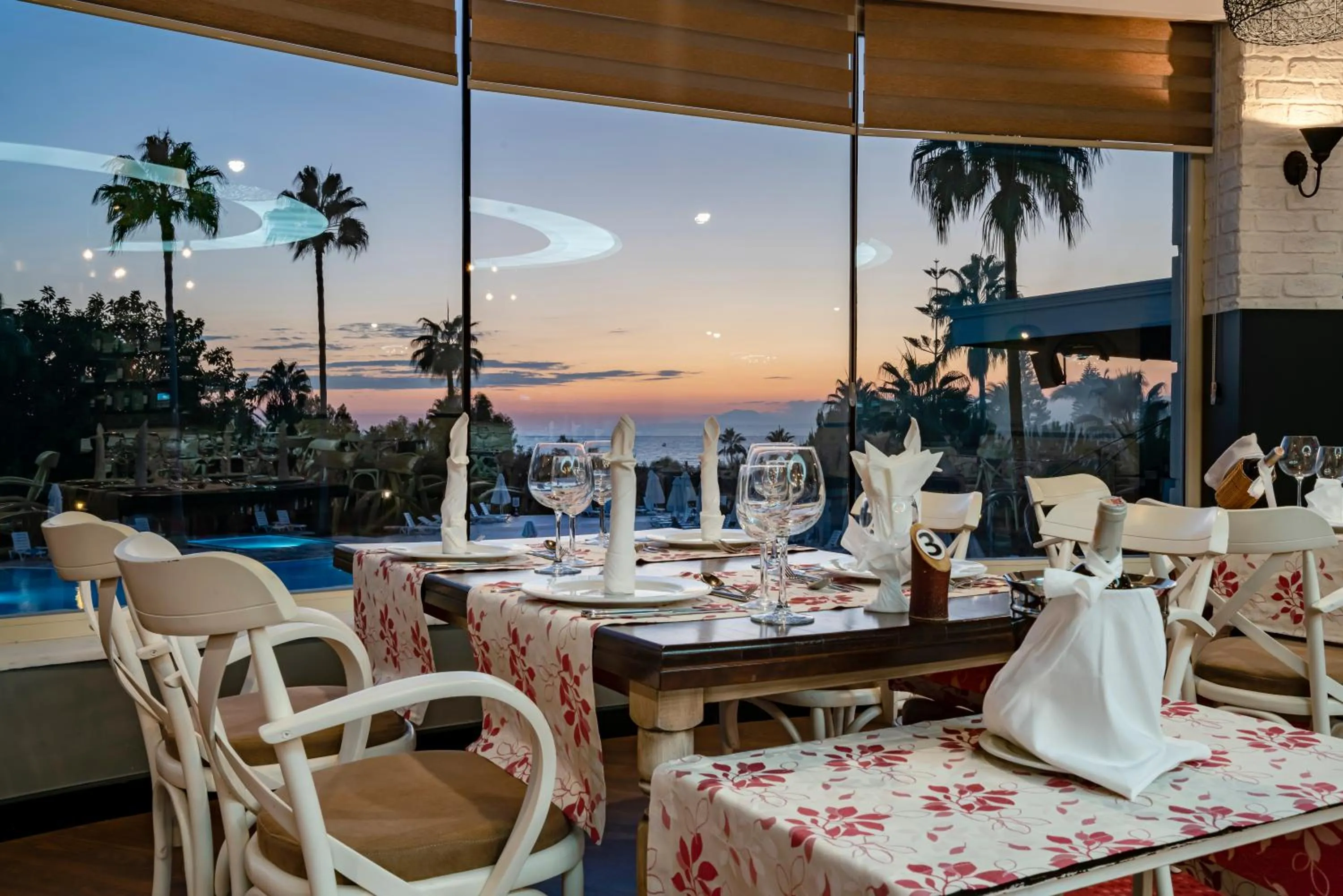 Iz Flower Side Beach Hotel