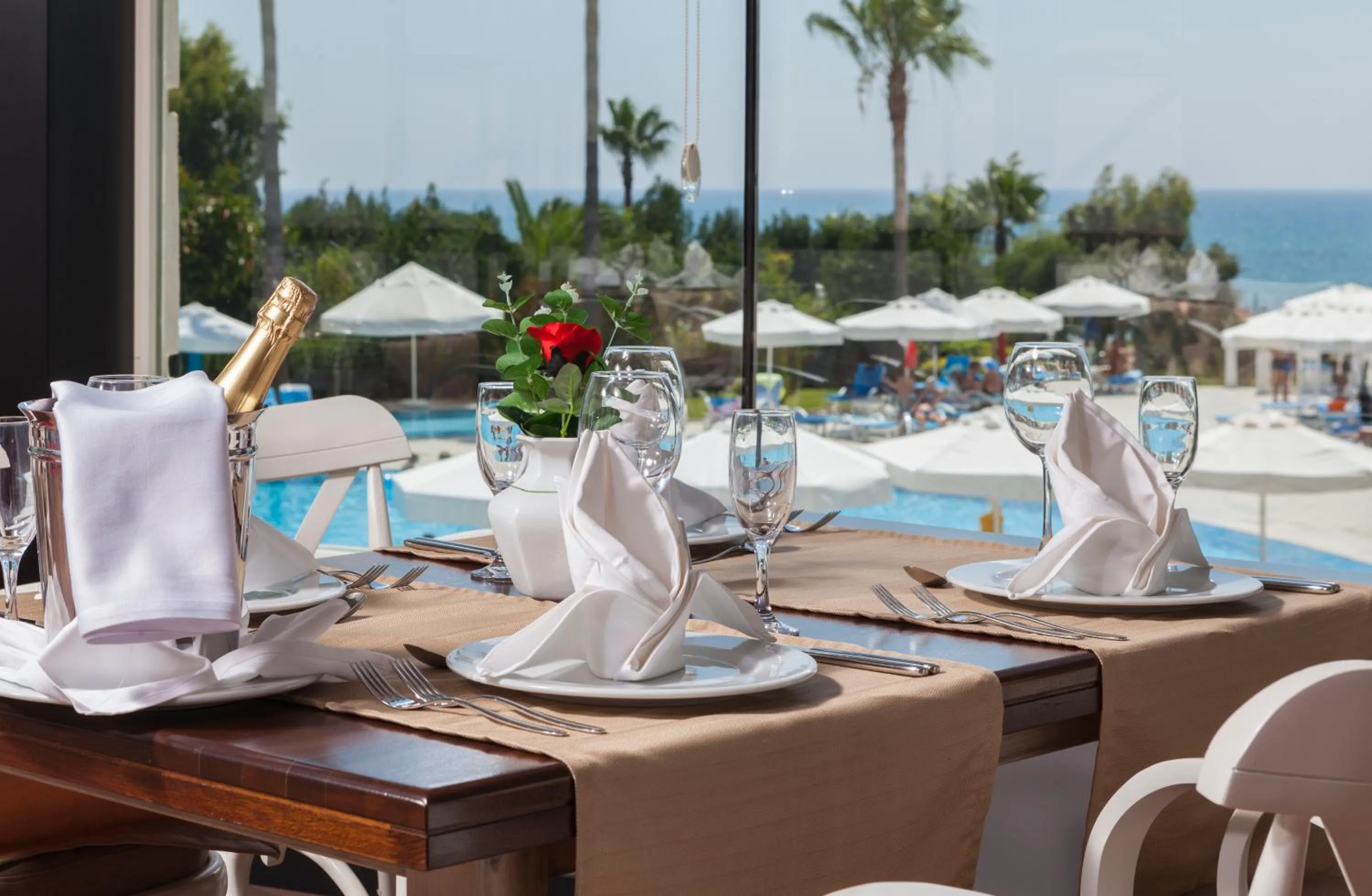 Restaurant/places to eat in Iz Flower Side Beach Hotel