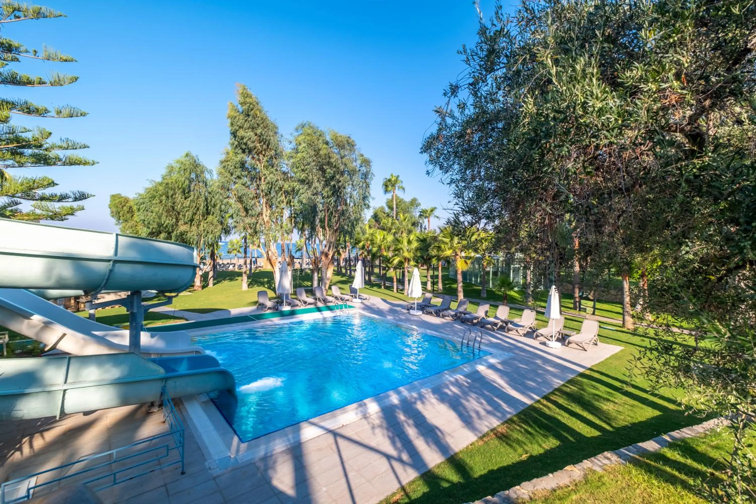 Iz Flower Side Beach Hotel