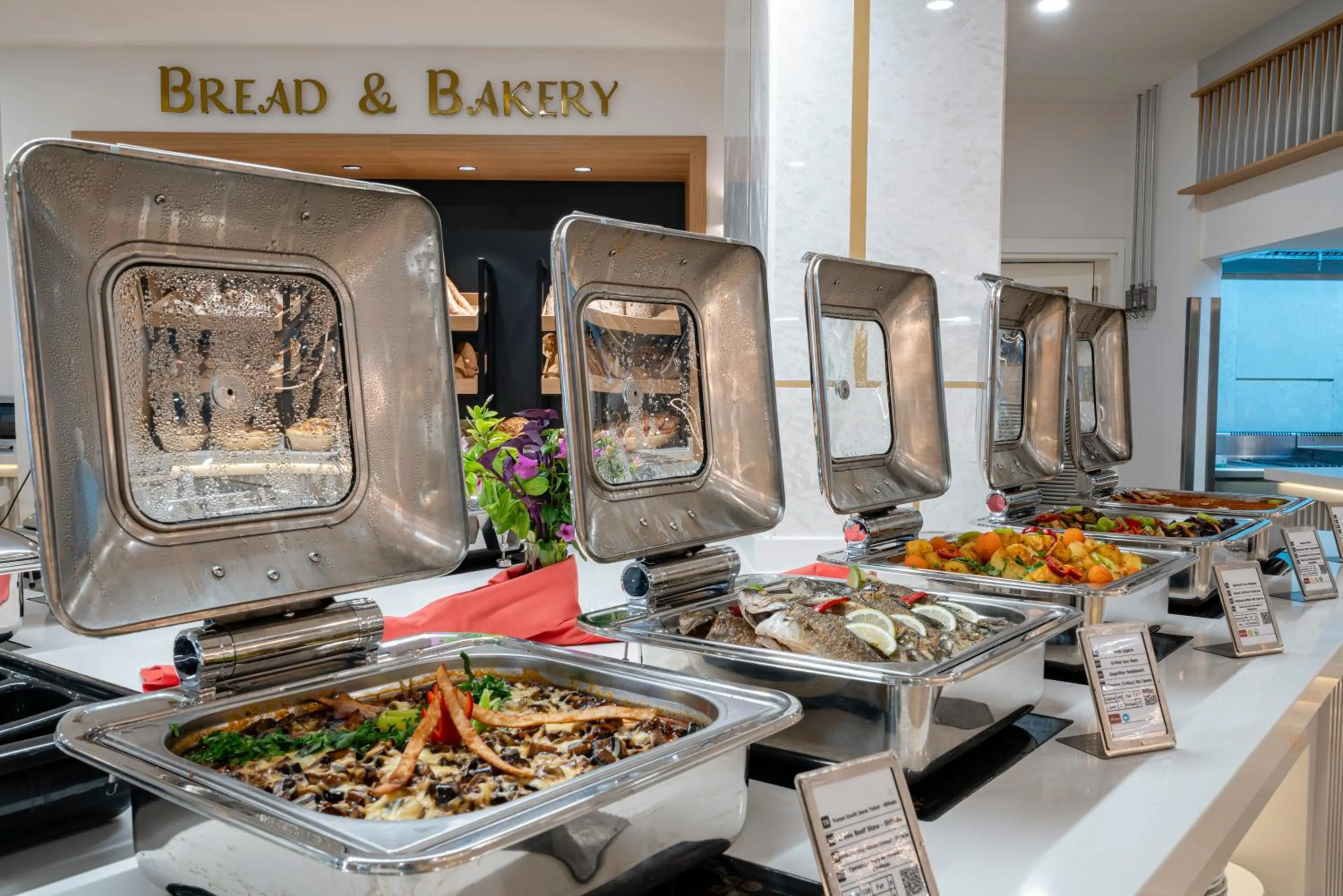 Restaurant/places to eat in Iz Flower Side Beach Hotel