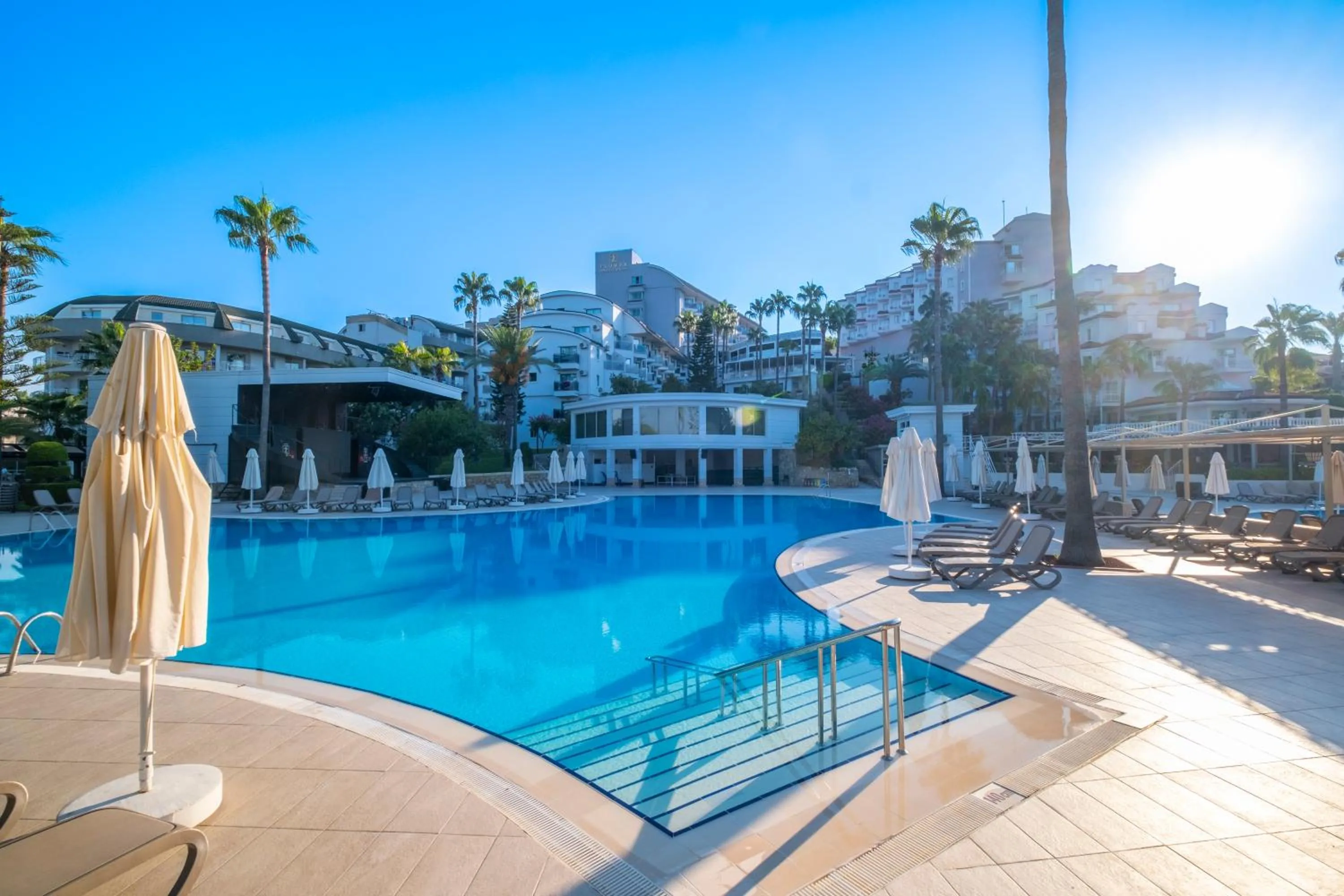 Iz Flower Side Beach Hotel