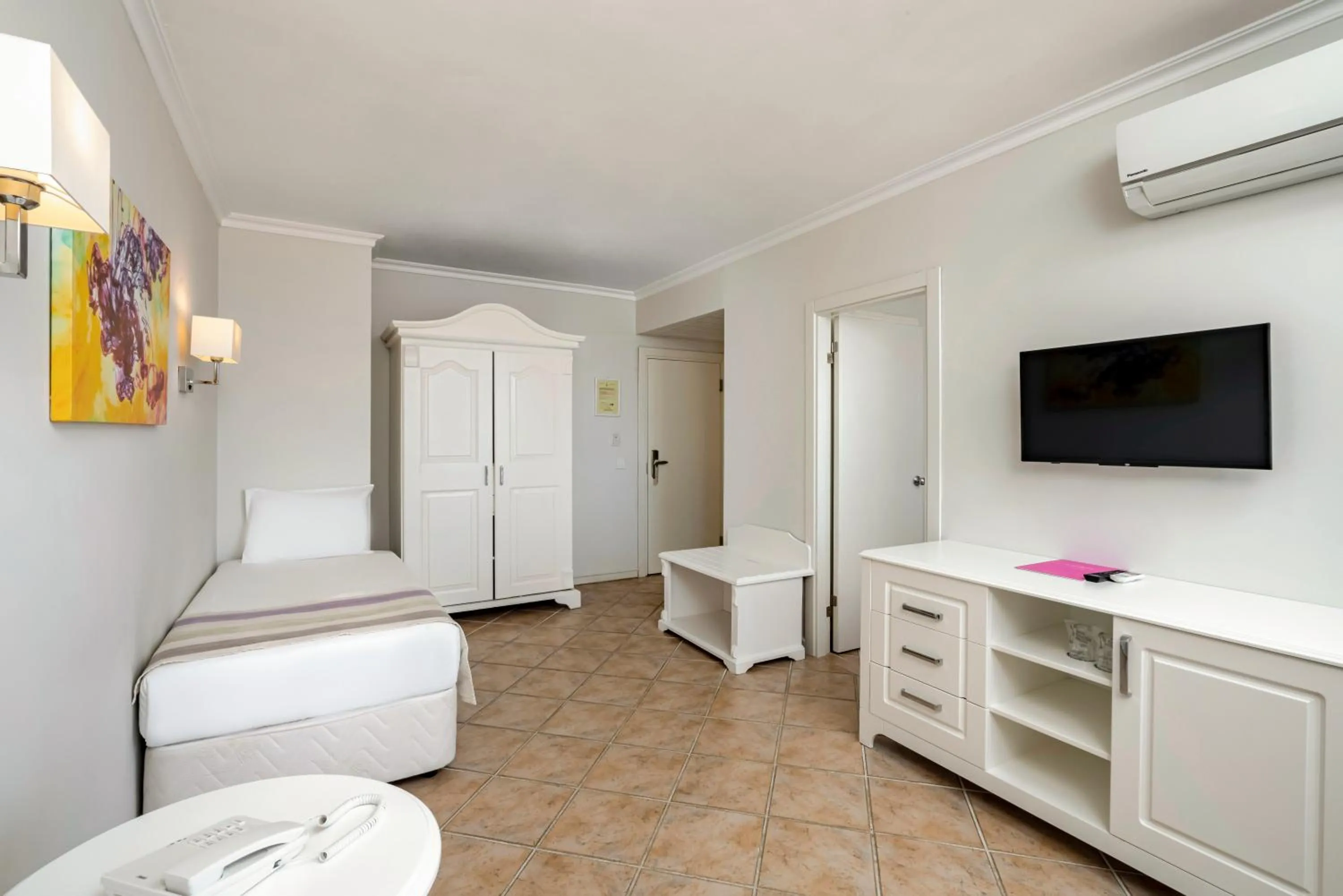 Bed in Iz Flower Side Beach Hotel