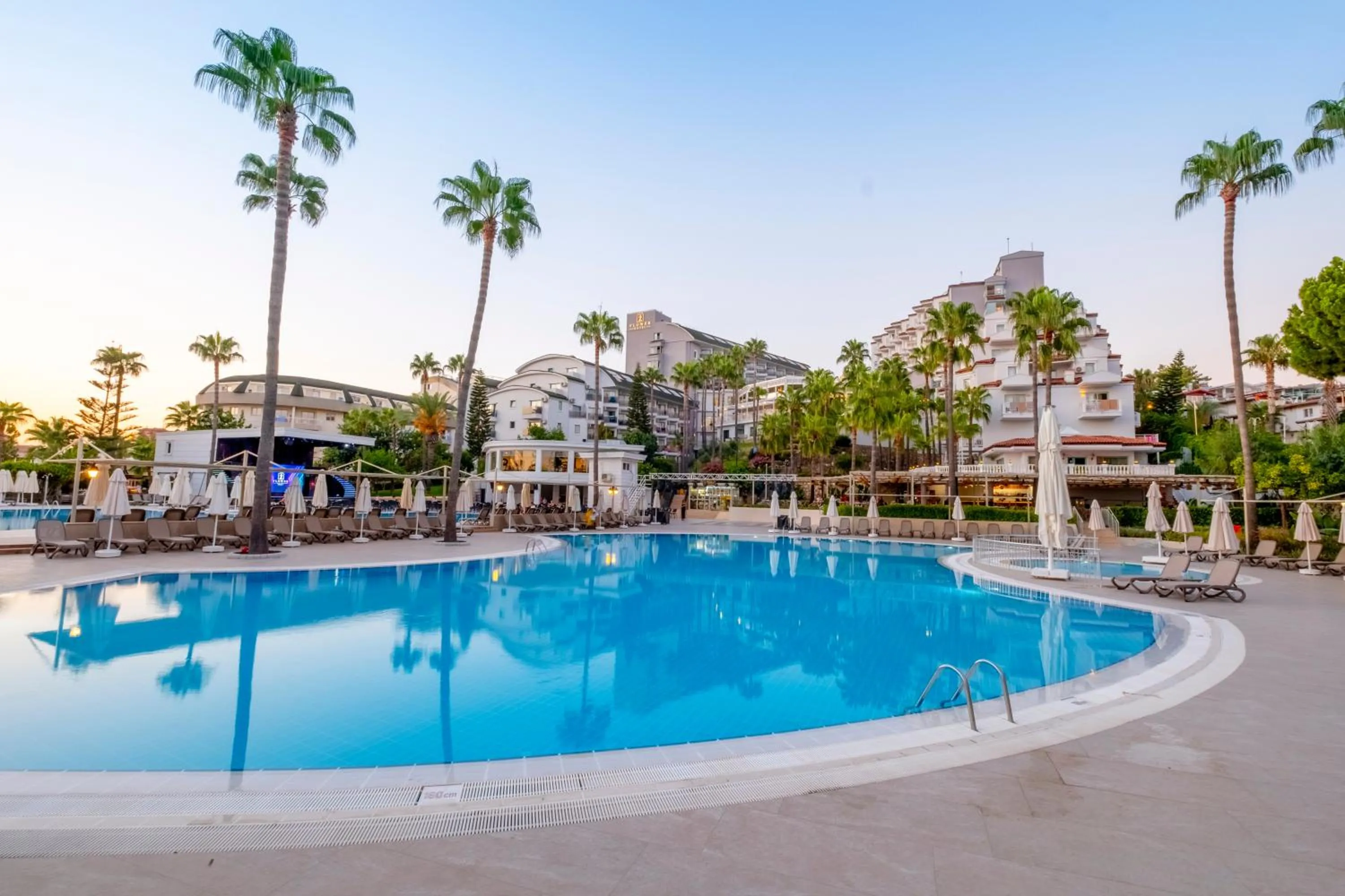 Iz Flower Side Beach Hotel