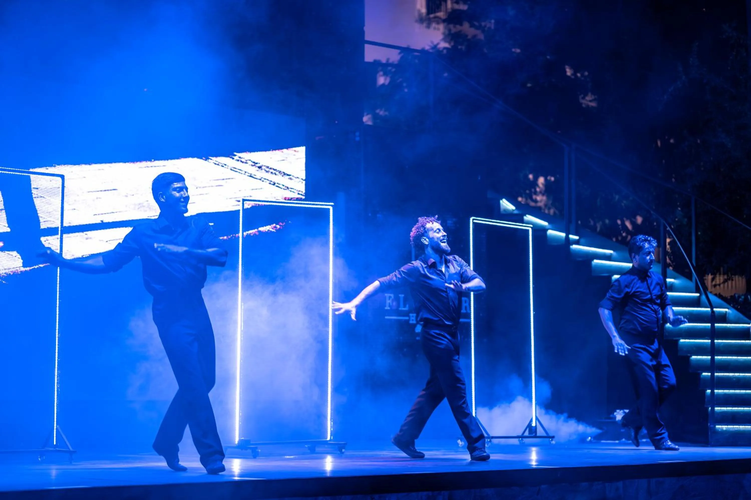 Iz Flower Side Beach Hotel