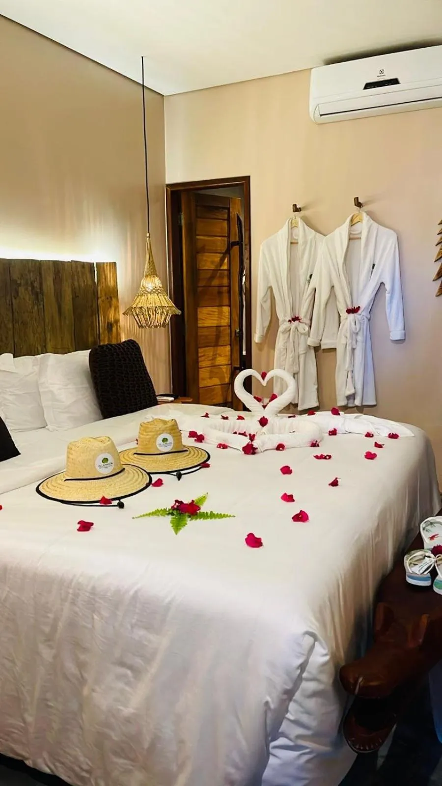 Bed in Villa Pantai Boutique Hotel Atins