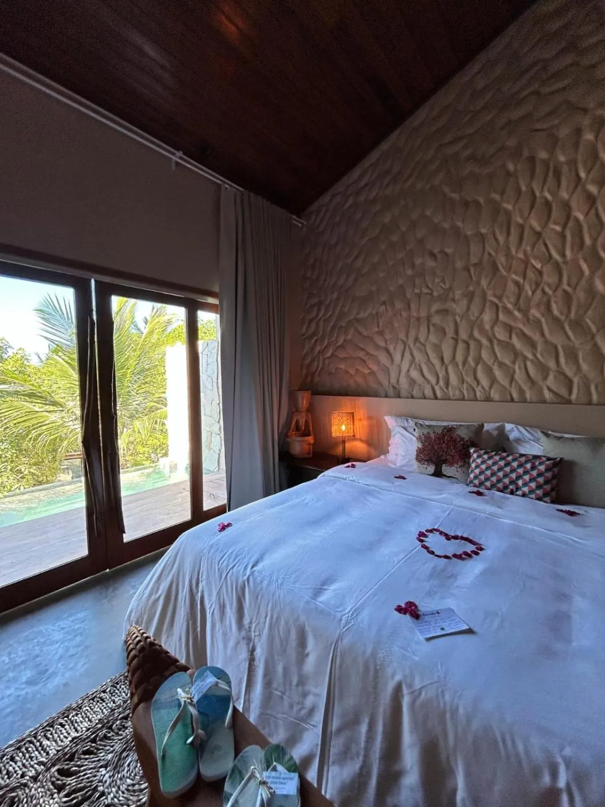 Bed in Villa Pantai Boutique Hotel Atins